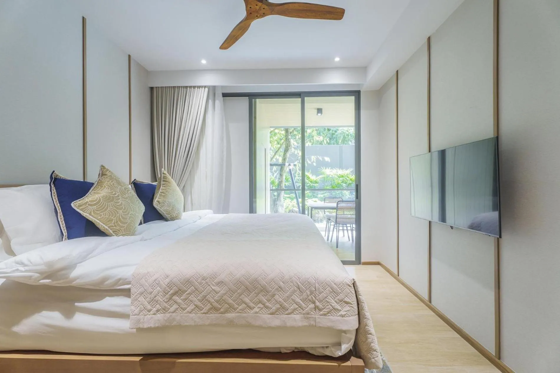 Floor plan, Bed in Laguna Beachfront 3BR Cozy Condo