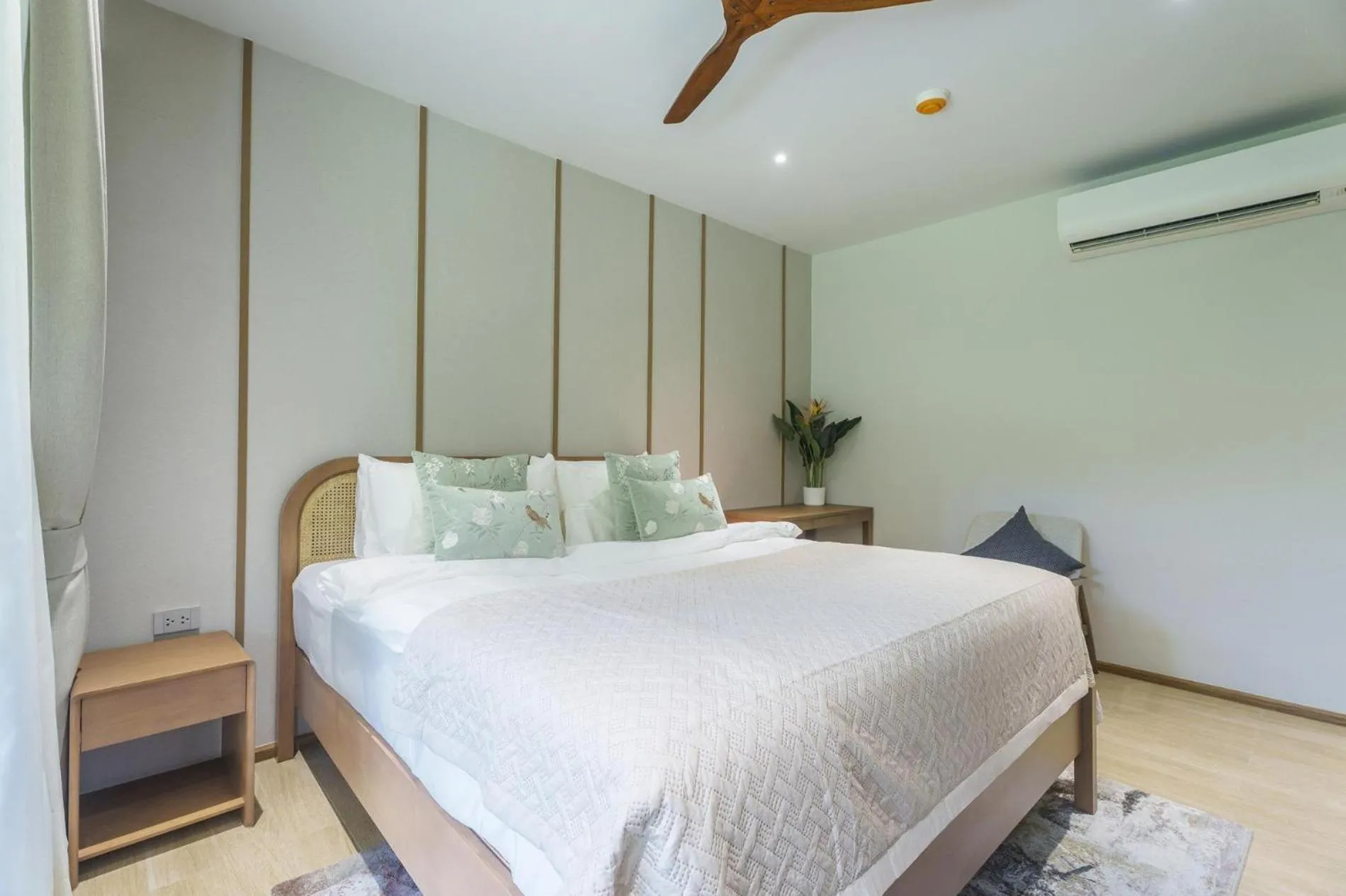 Floor plan, Bed in Laguna Beachfront 3BR Cozy Condo
