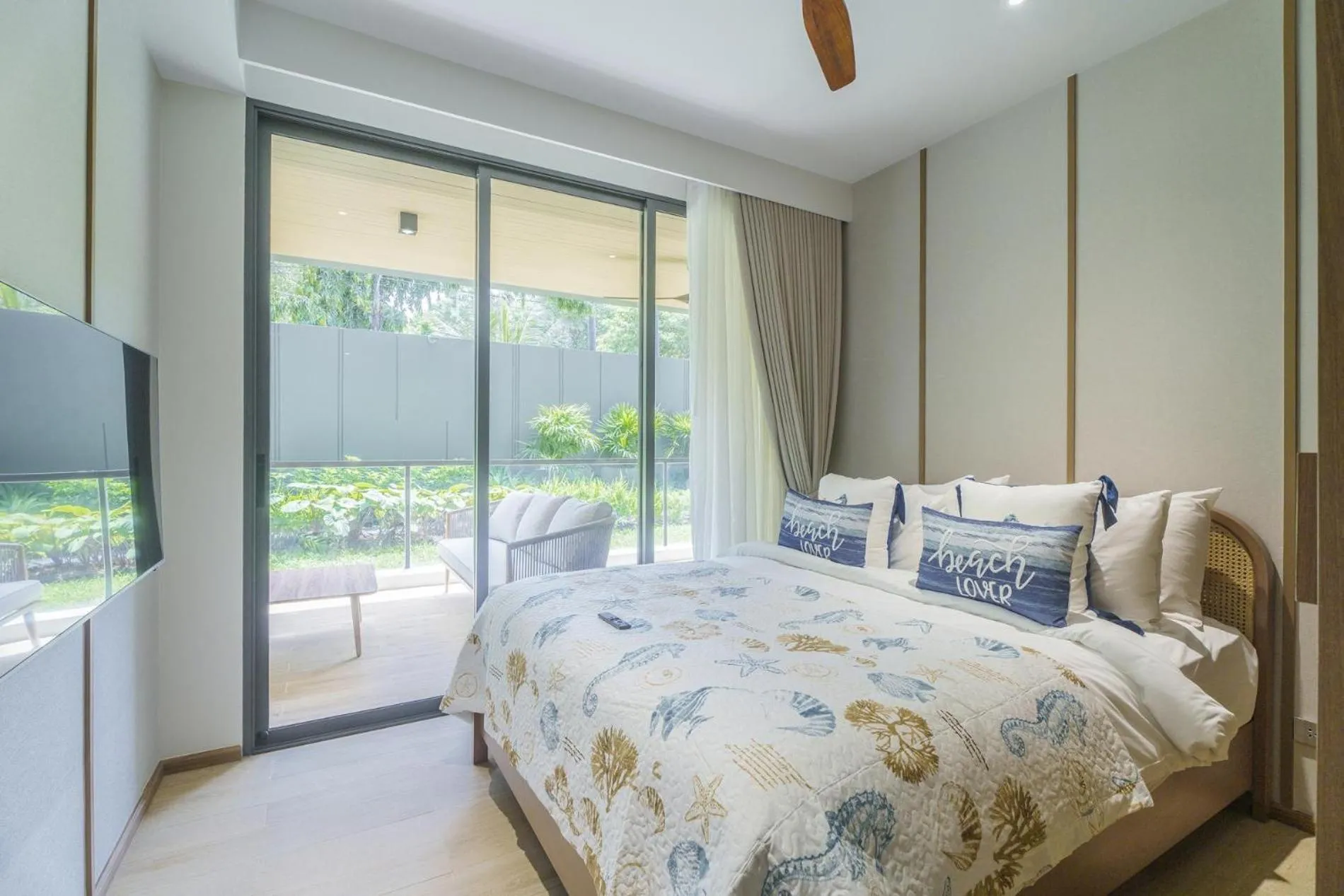 Floor plan, Bed in Laguna Beachfront 3BR Cozy Condo