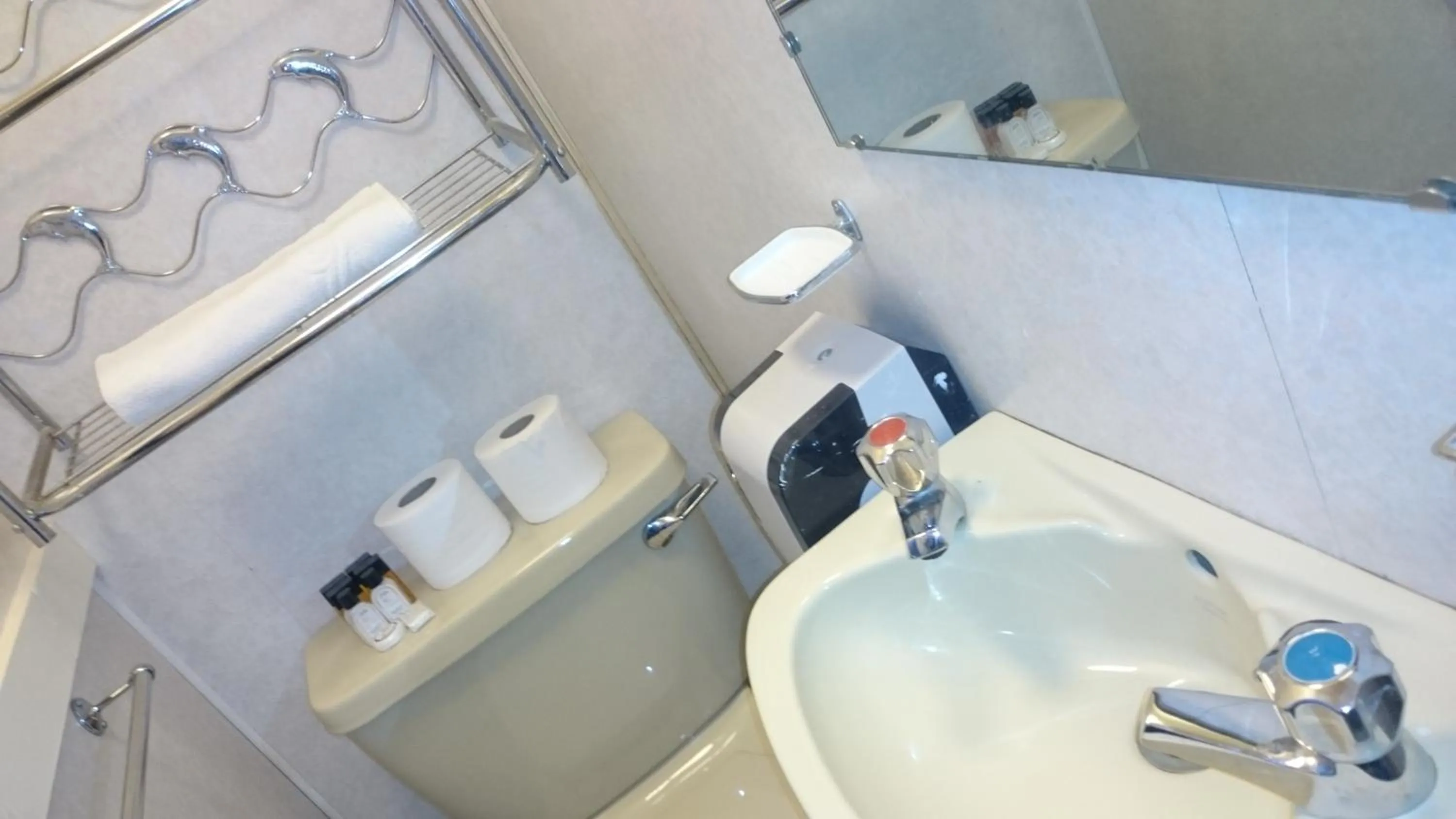 Toilet in The Silverdale Hotel