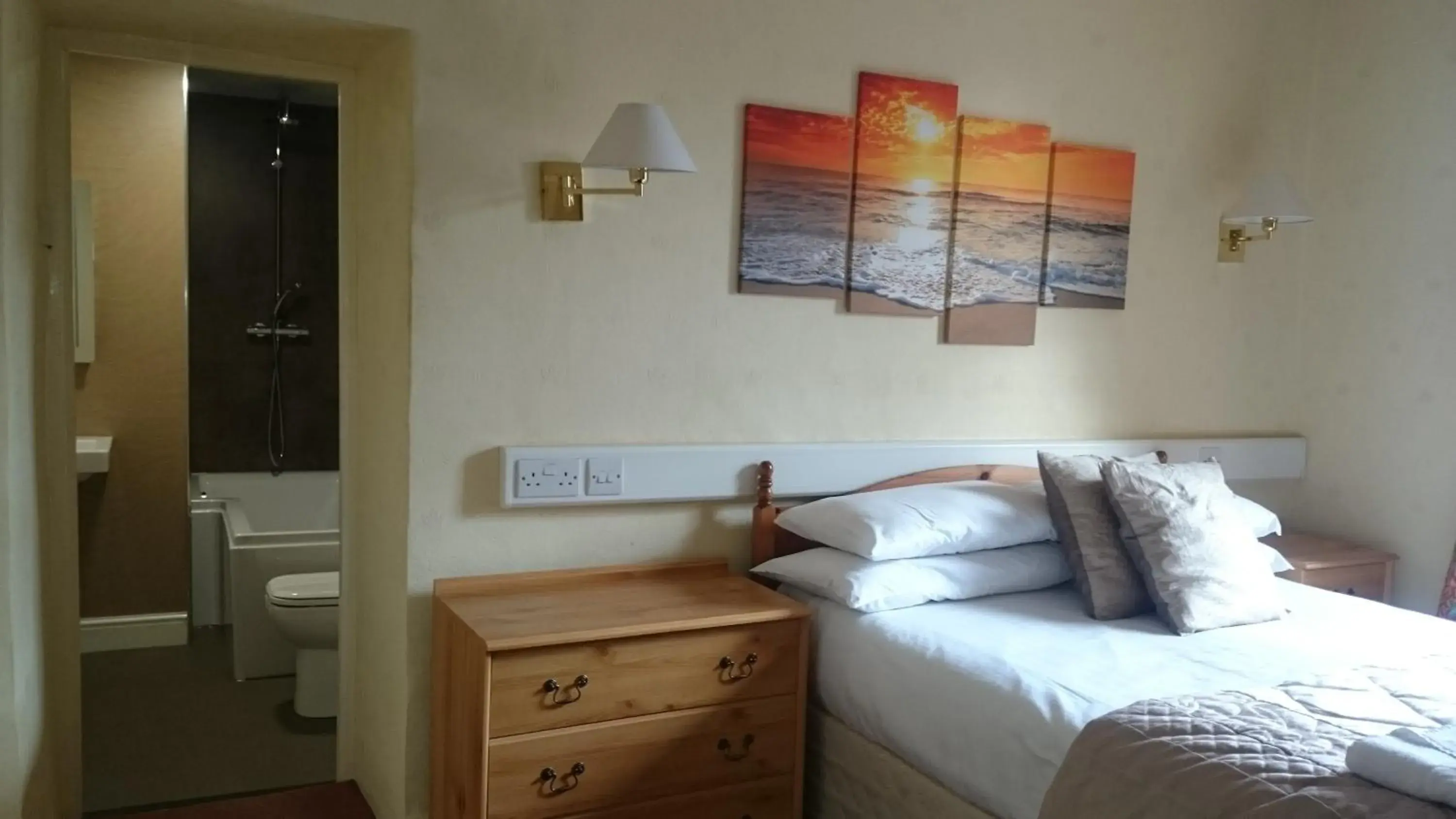 Bed in The Silverdale Hotel Bed in The Silverdale Hotel