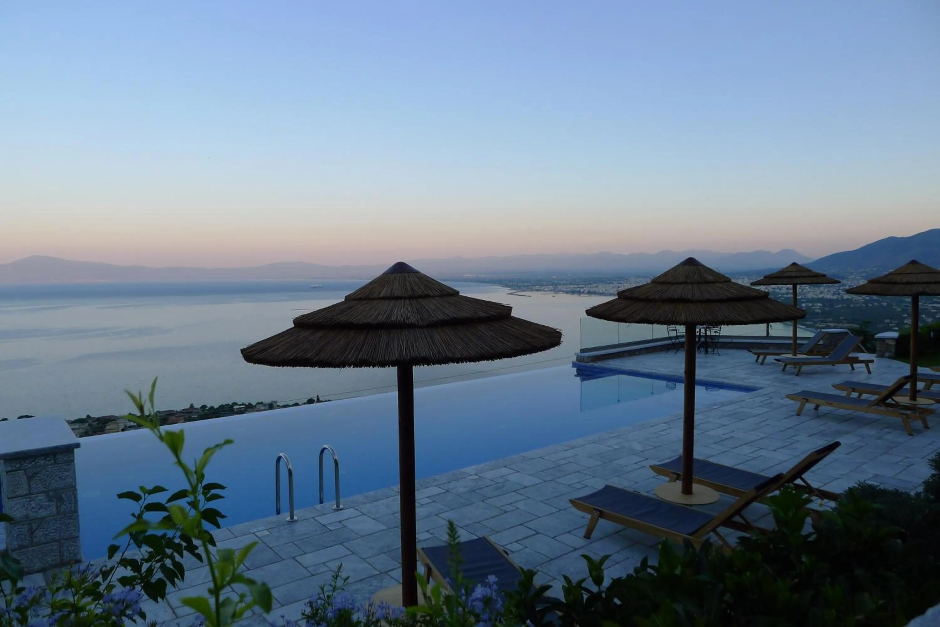 Apartment with Sea View in Petra Thea