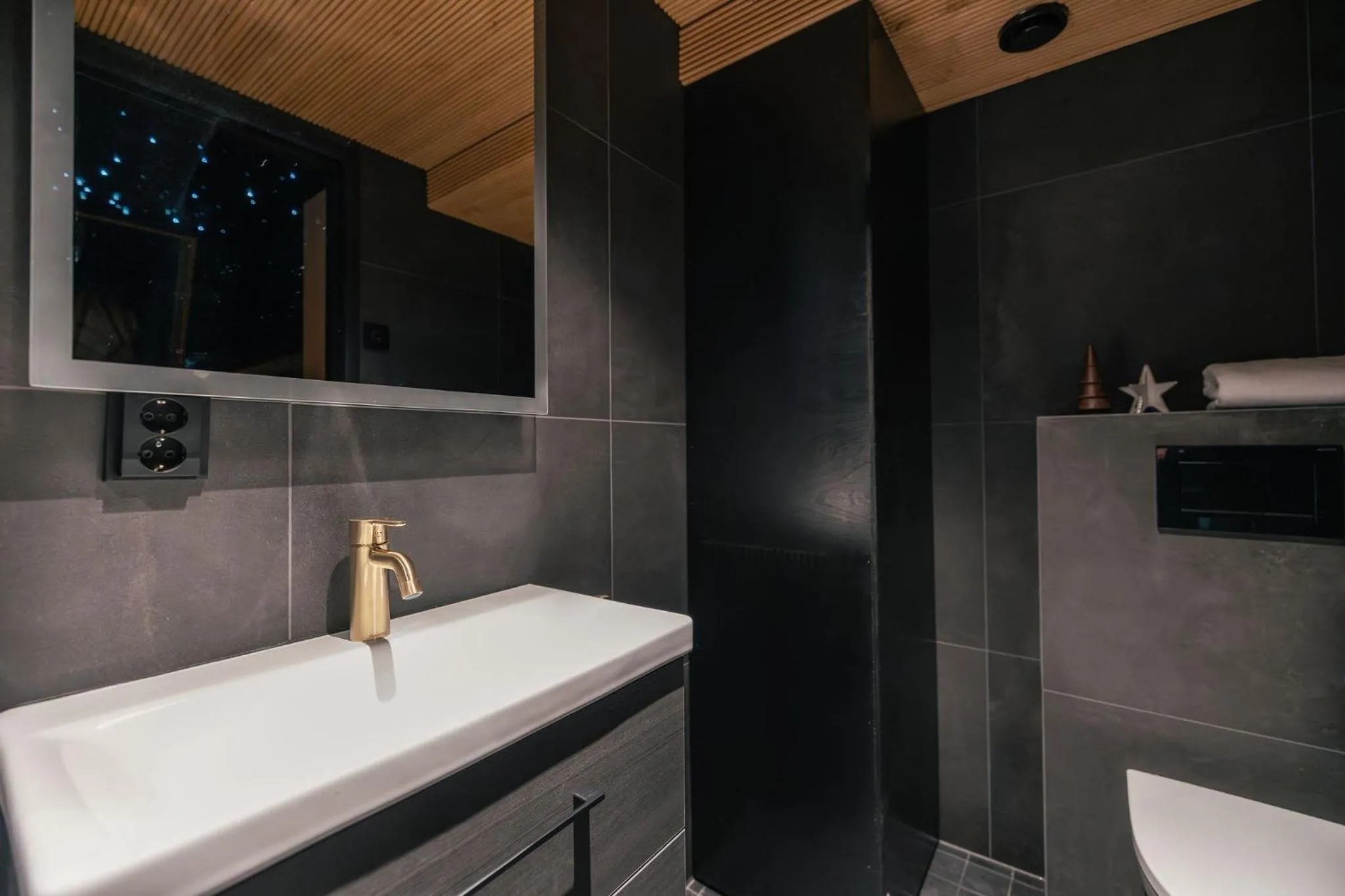 Toilet in Lapland Glow Chalets
