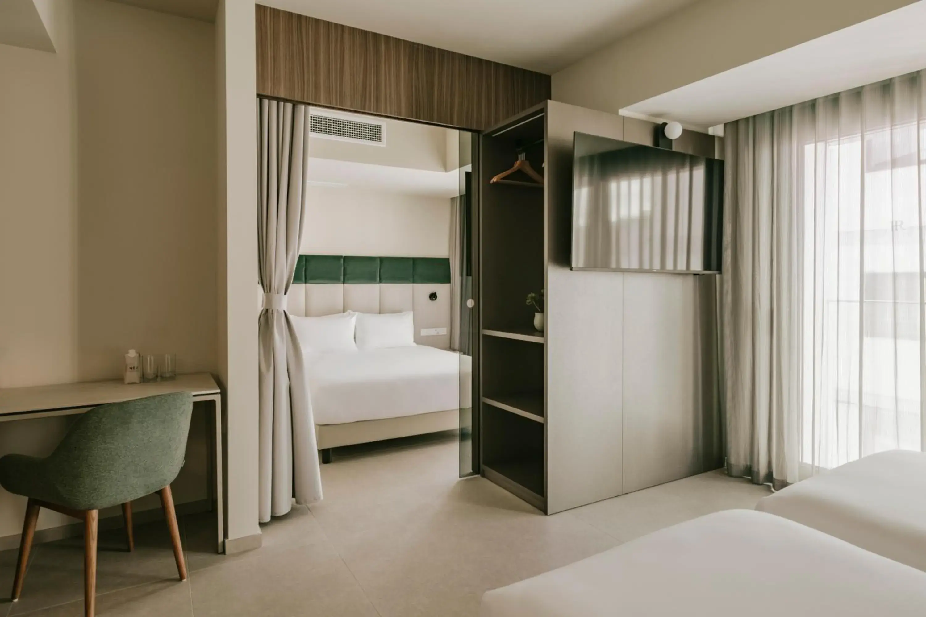 Superior Suite in Regional Hotel by NEU Collective Superior Suite in Regional Hotel by NEU Collective