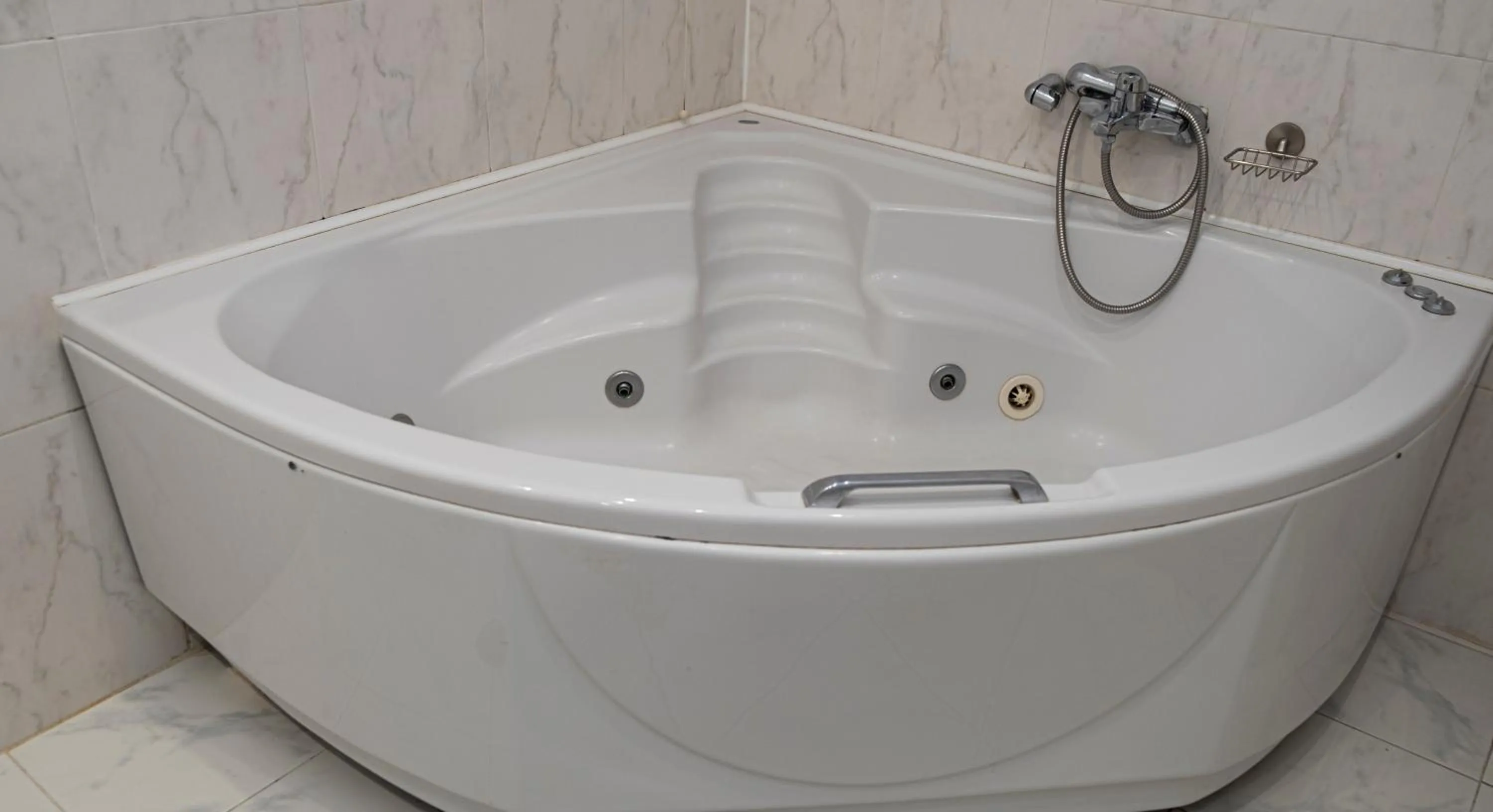 Hot Tub in Blue Sea Hotel Alimos