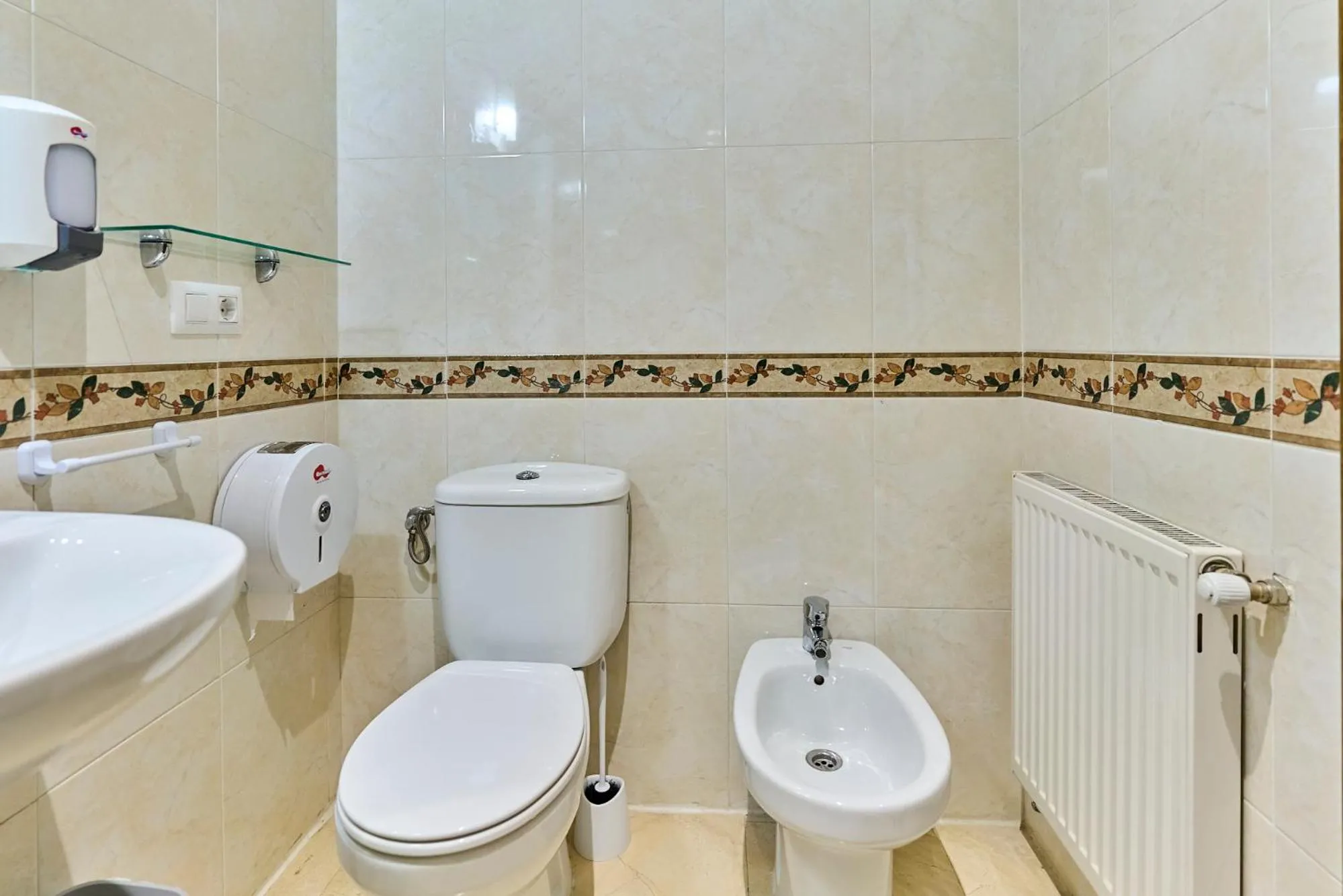 Toilet in Hotel Villamayor by gaiarooms