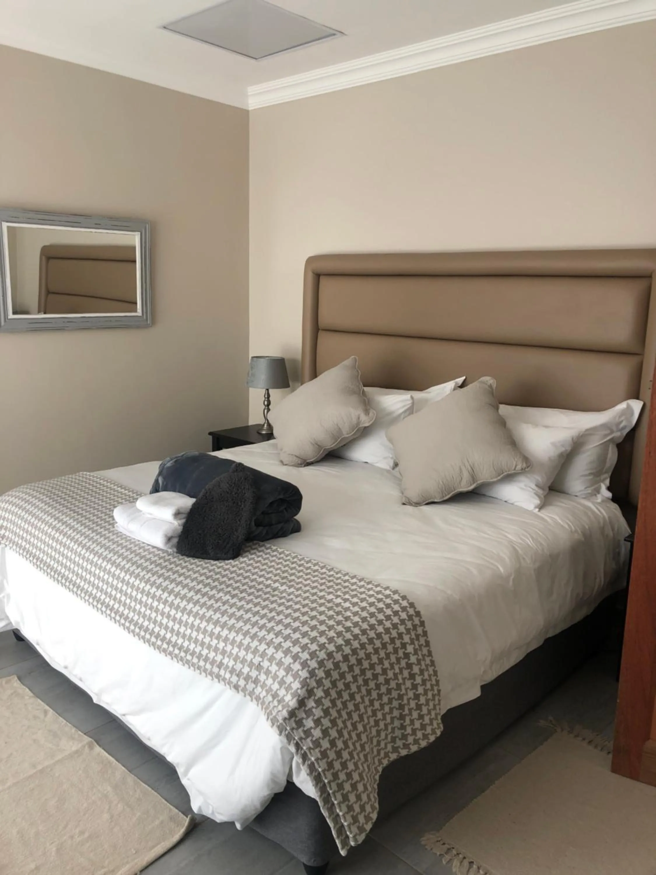 Bed in 6 On Acacia