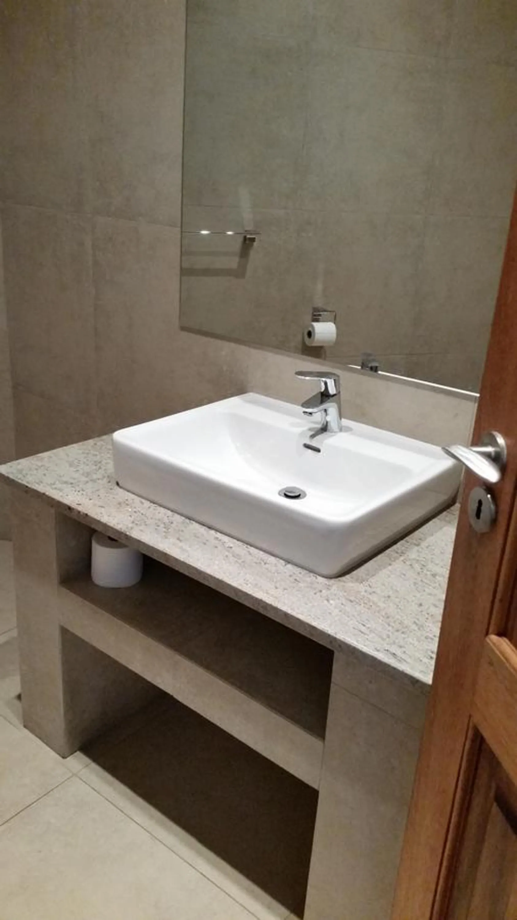 Toilet in 6 On Acacia