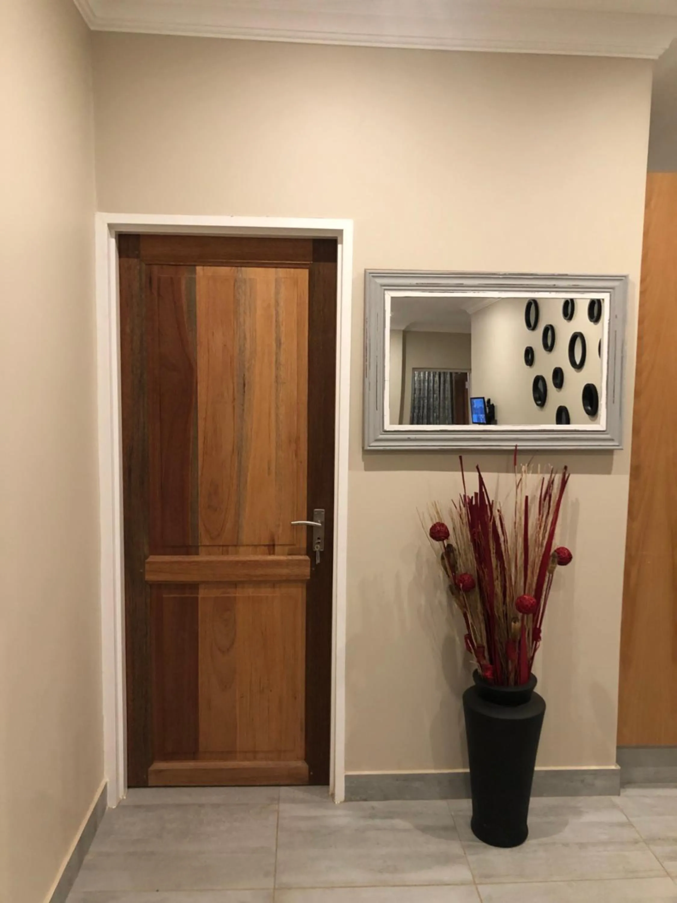Facade/entrance in 6 On Acacia