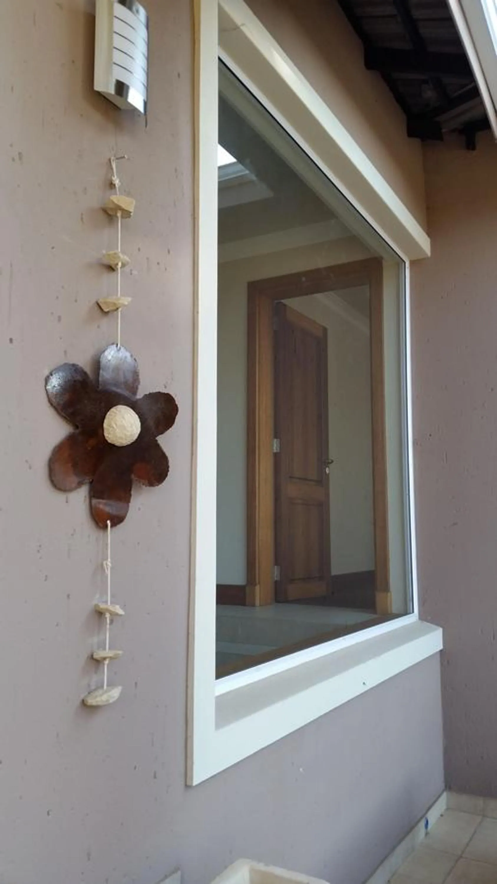 Decorative detail in 6 On Acacia