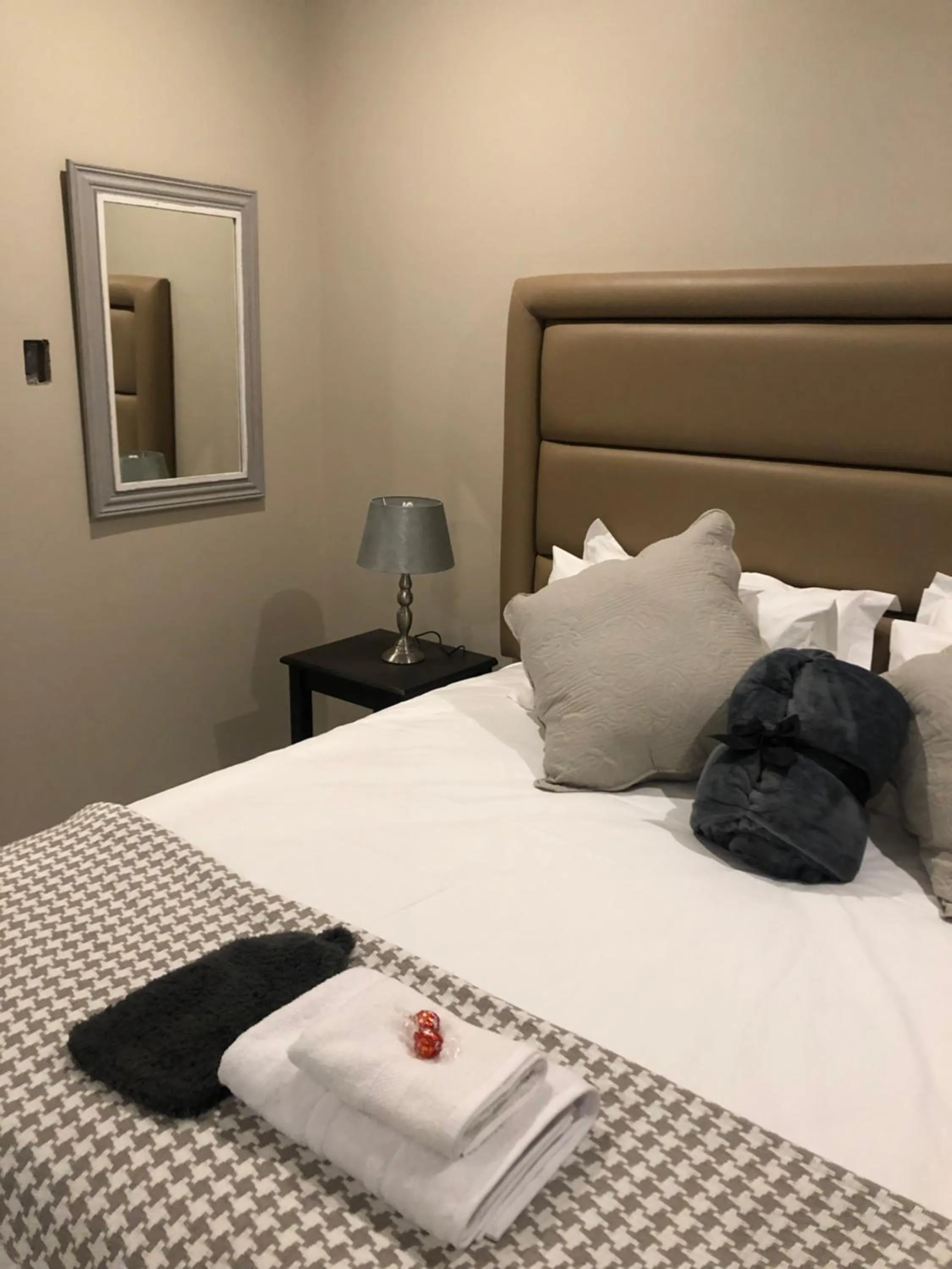 Bed in 6 On Acacia