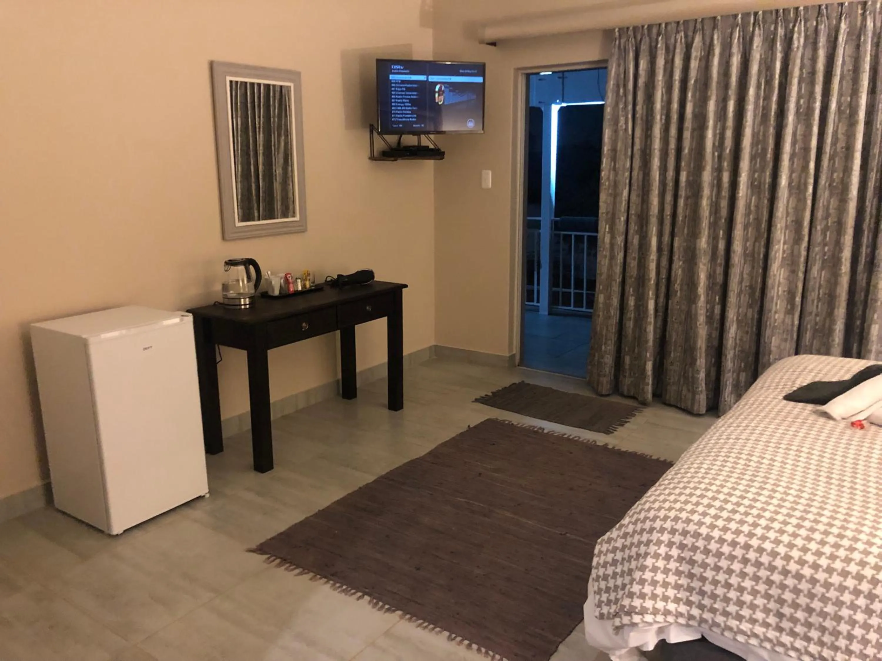 TV and multimedia in 6 On Acacia