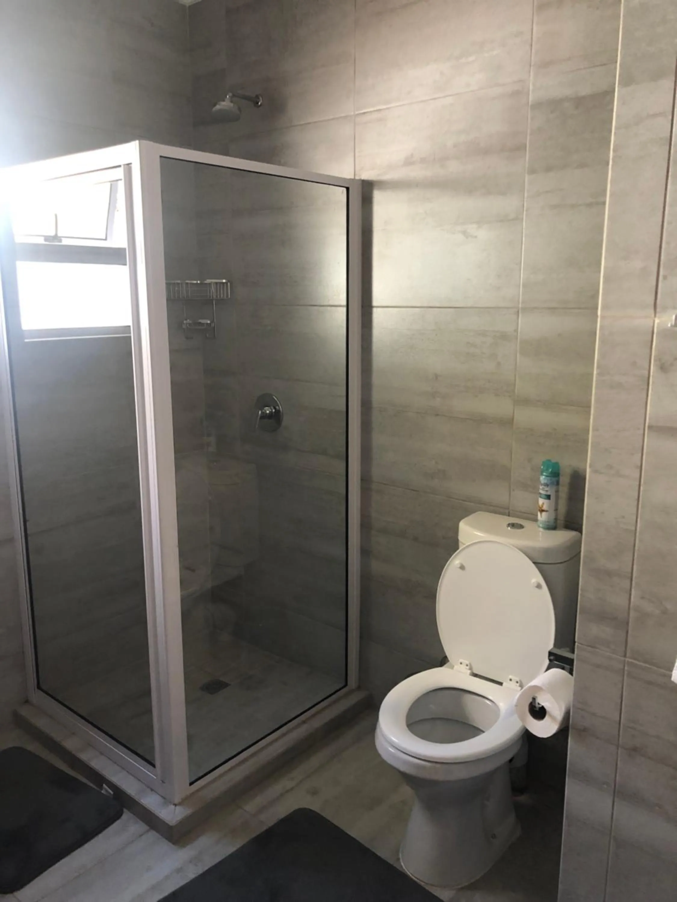 Shower in 6 On Acacia