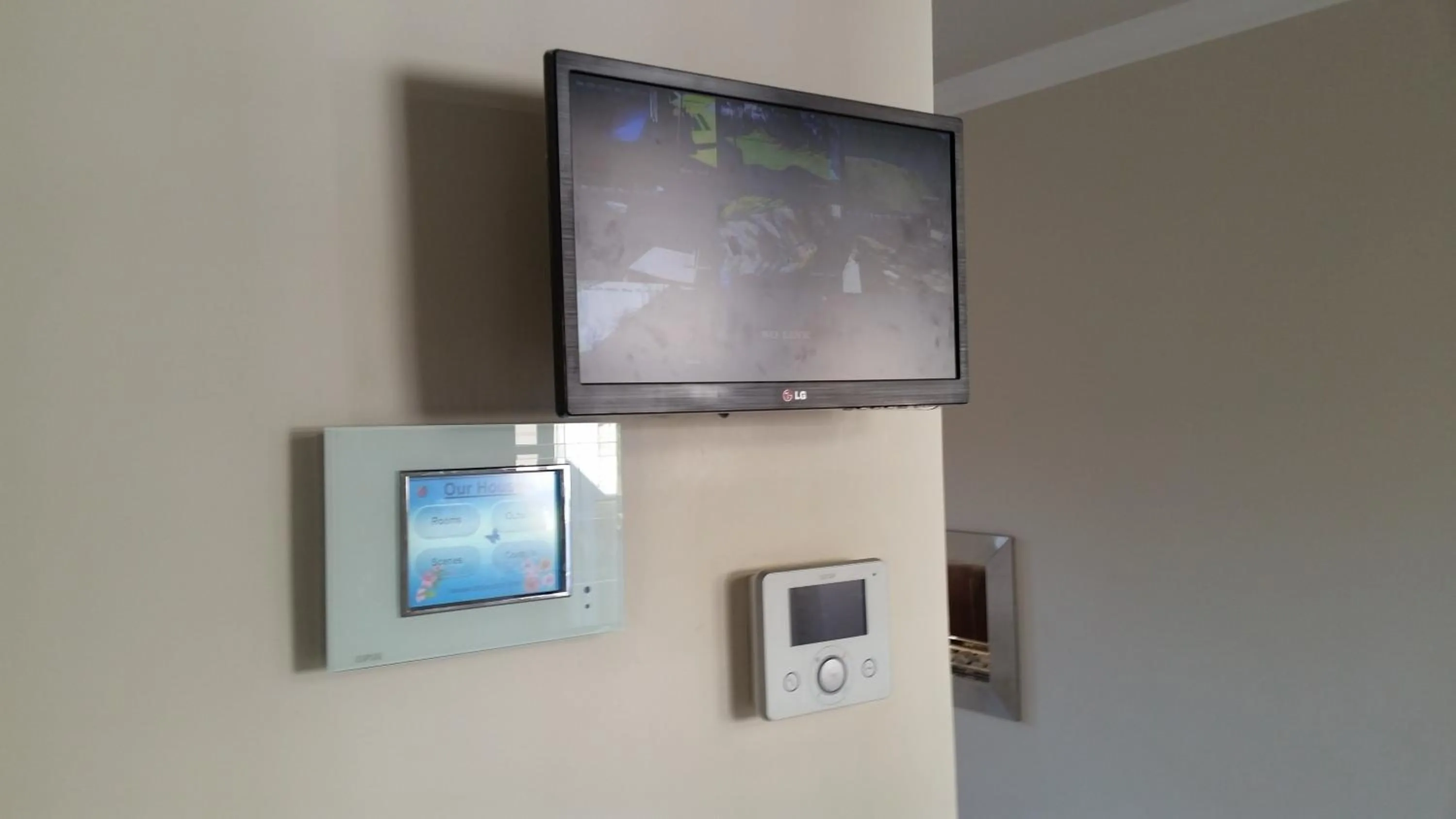 TV and multimedia in 6 On Acacia