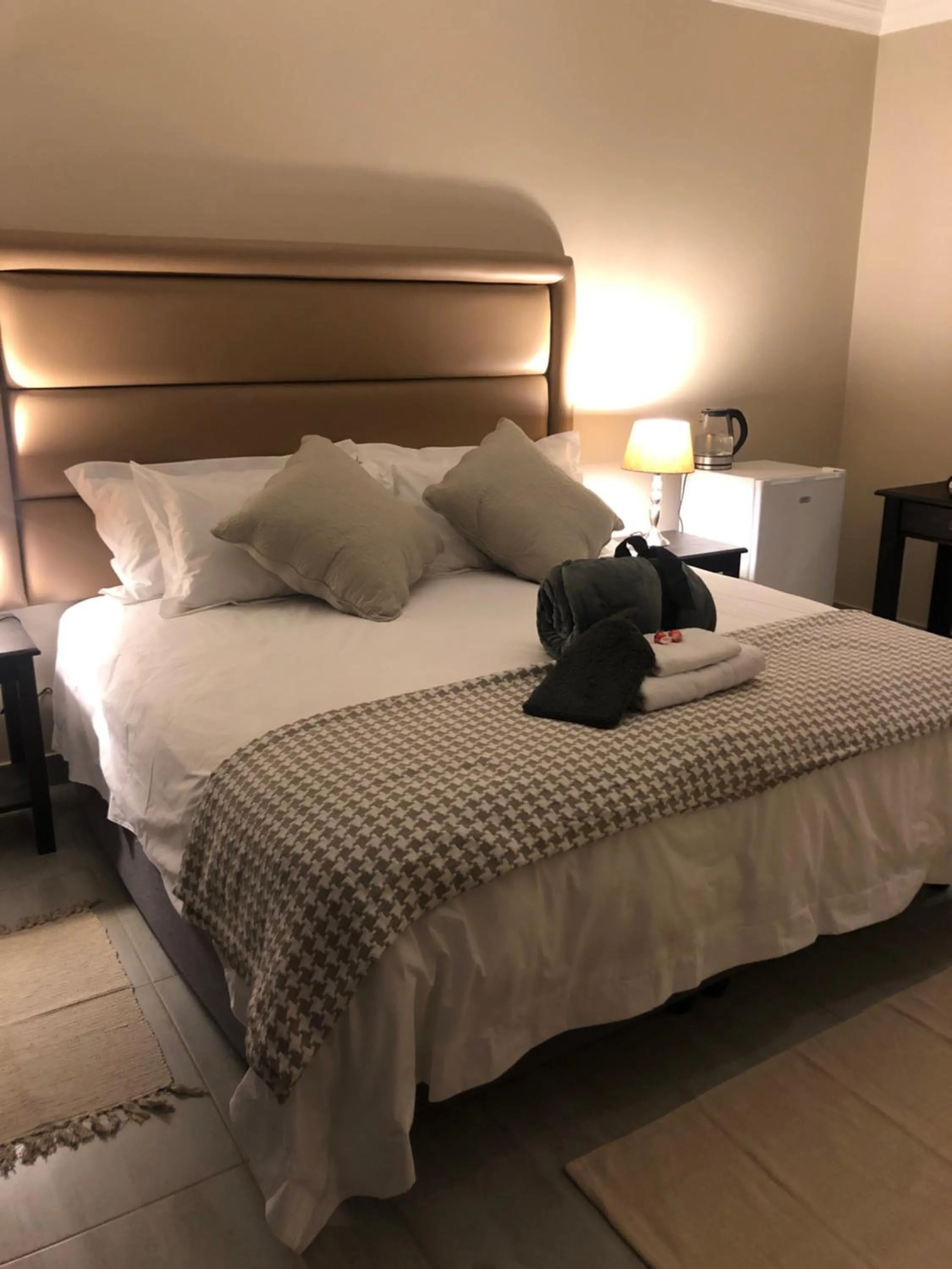 Bed in 6 On Acacia