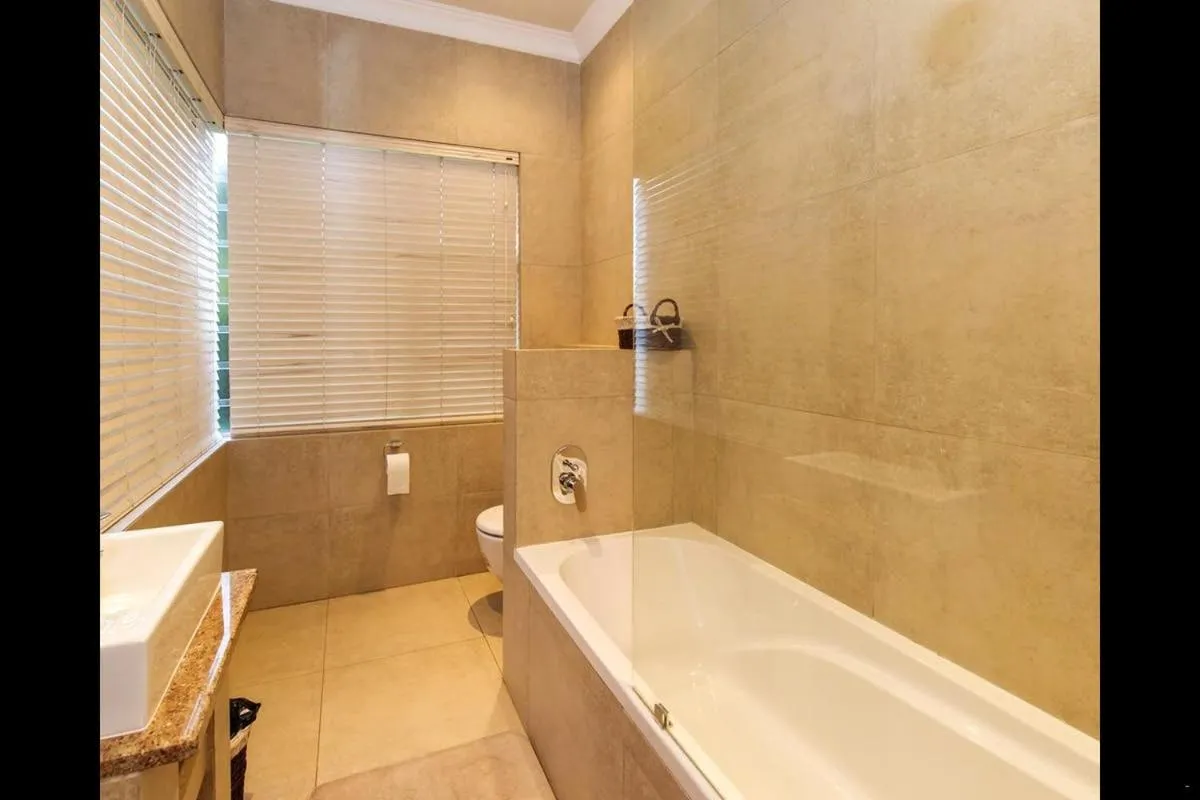 Shower in 6 On Acacia