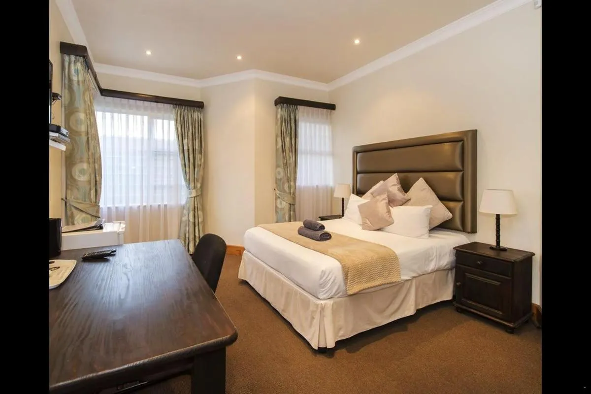Bedroom in 6 On Acacia
