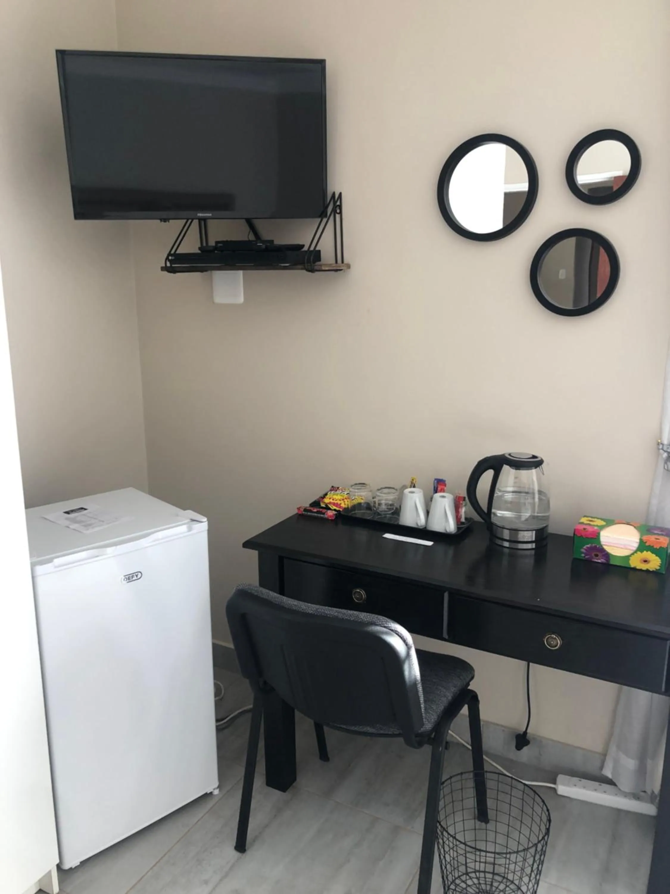 TV and multimedia in 6 On Acacia
