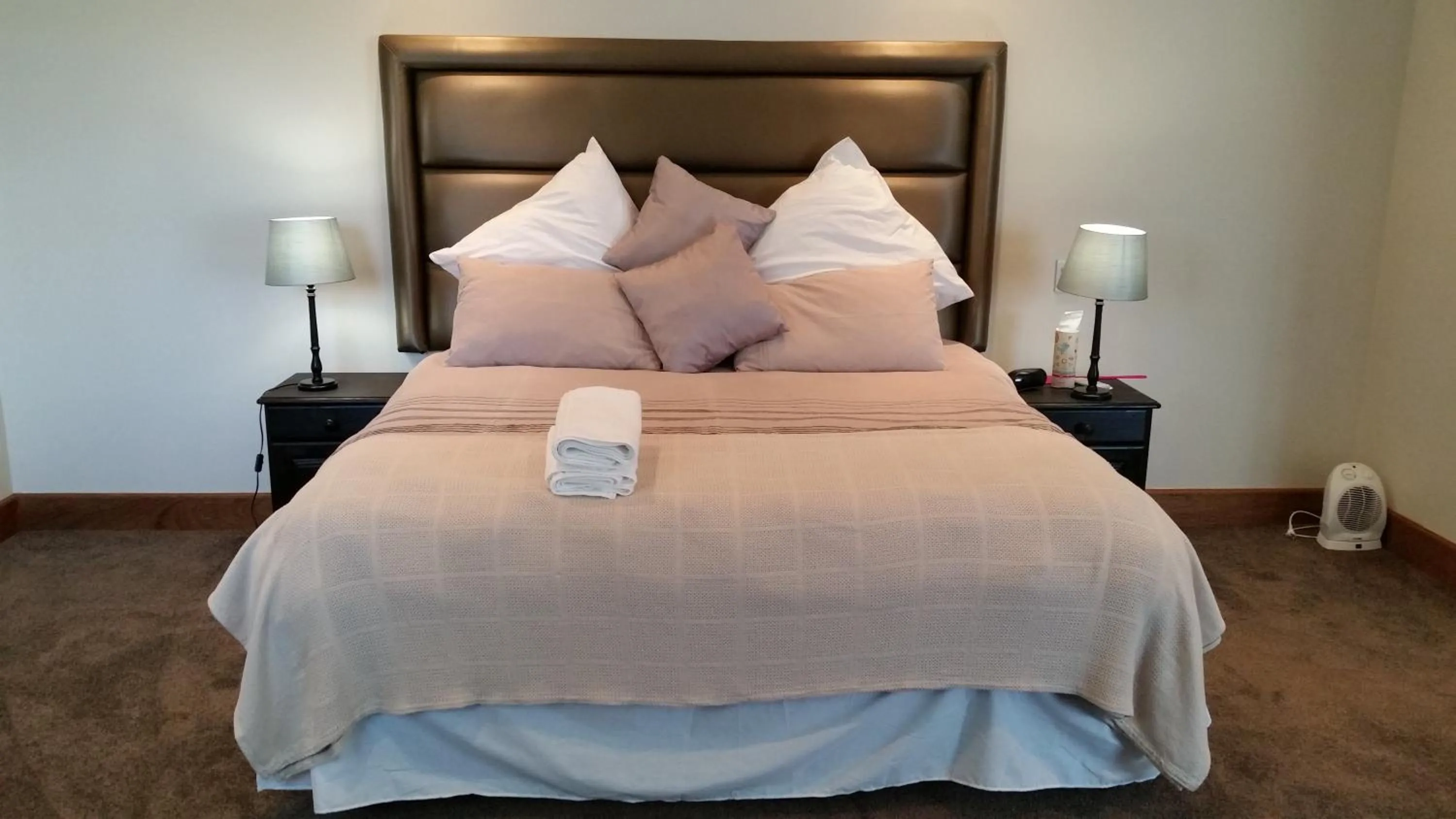 Bed in 6 On Acacia