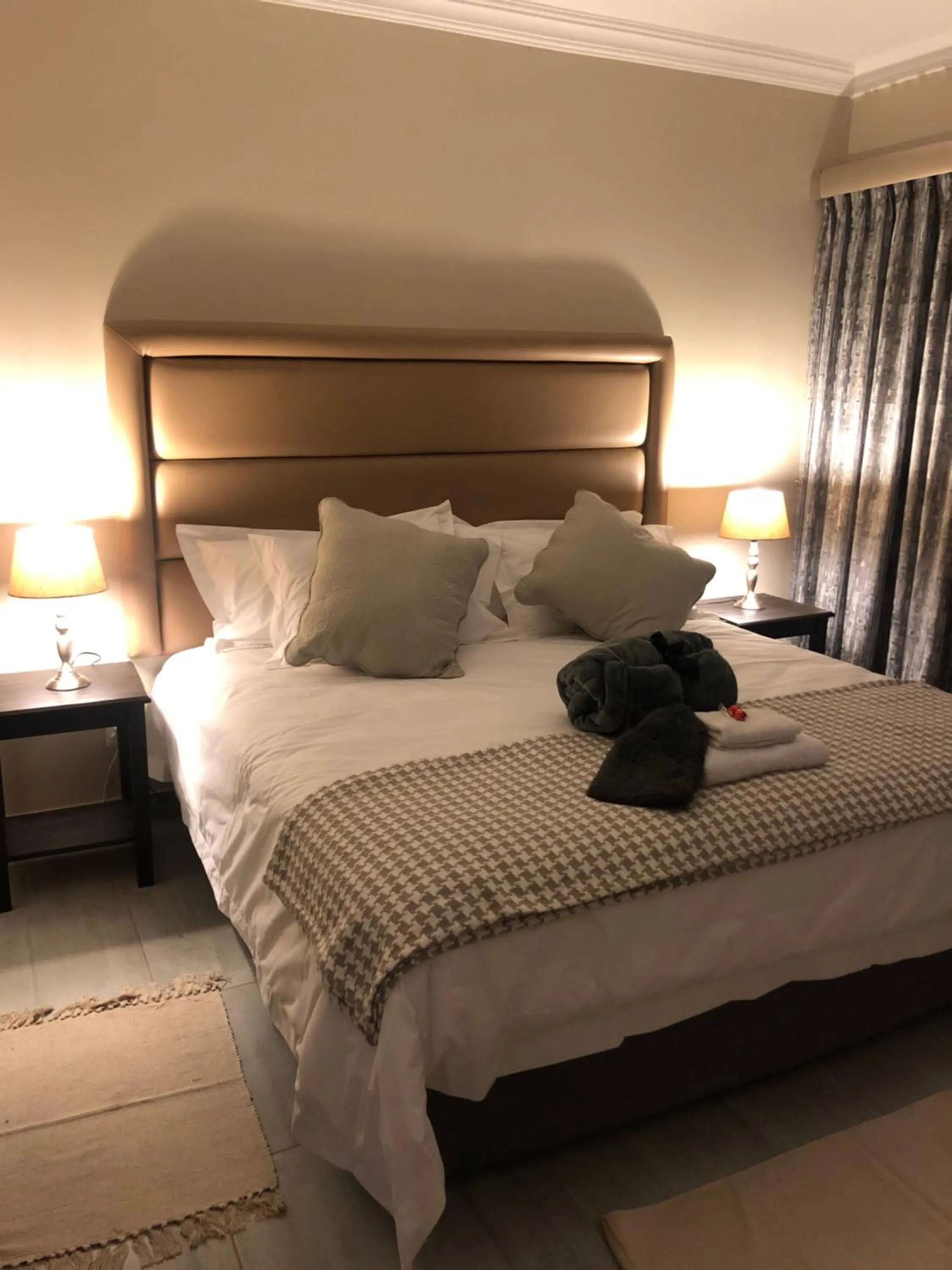 Bed in 6 On Acacia