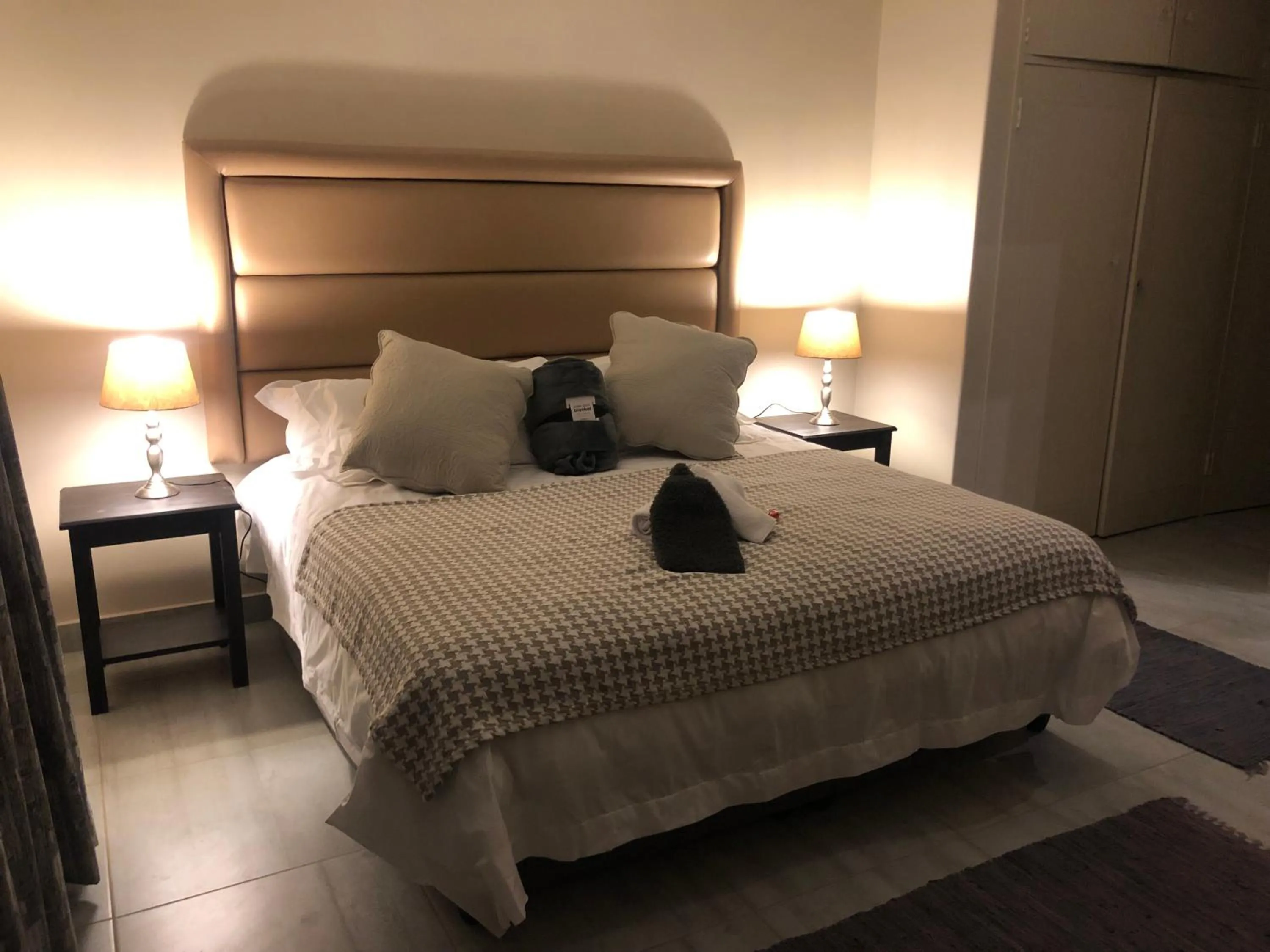 Bed in 6 On Acacia
