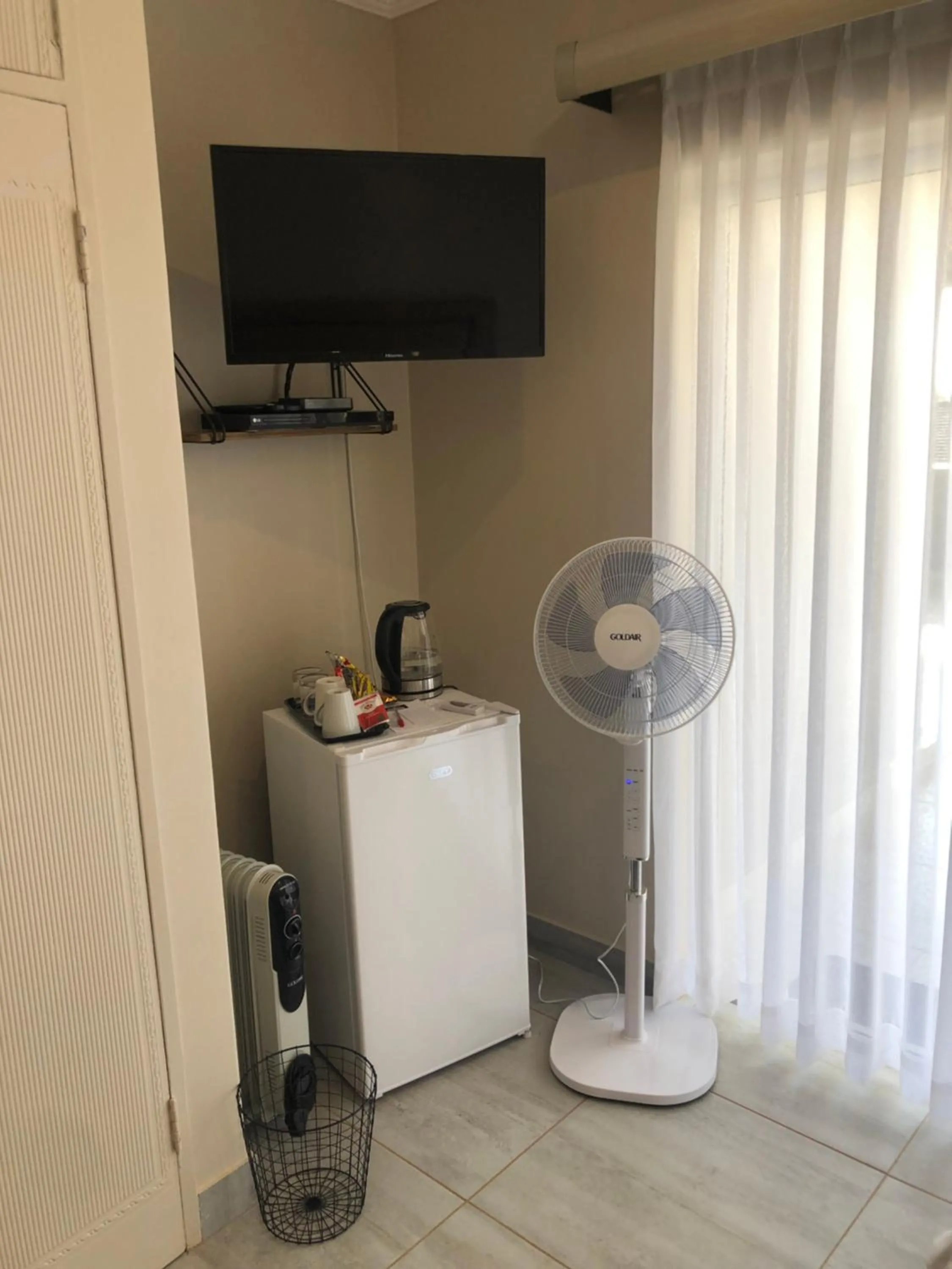 TV and multimedia in 6 On Acacia