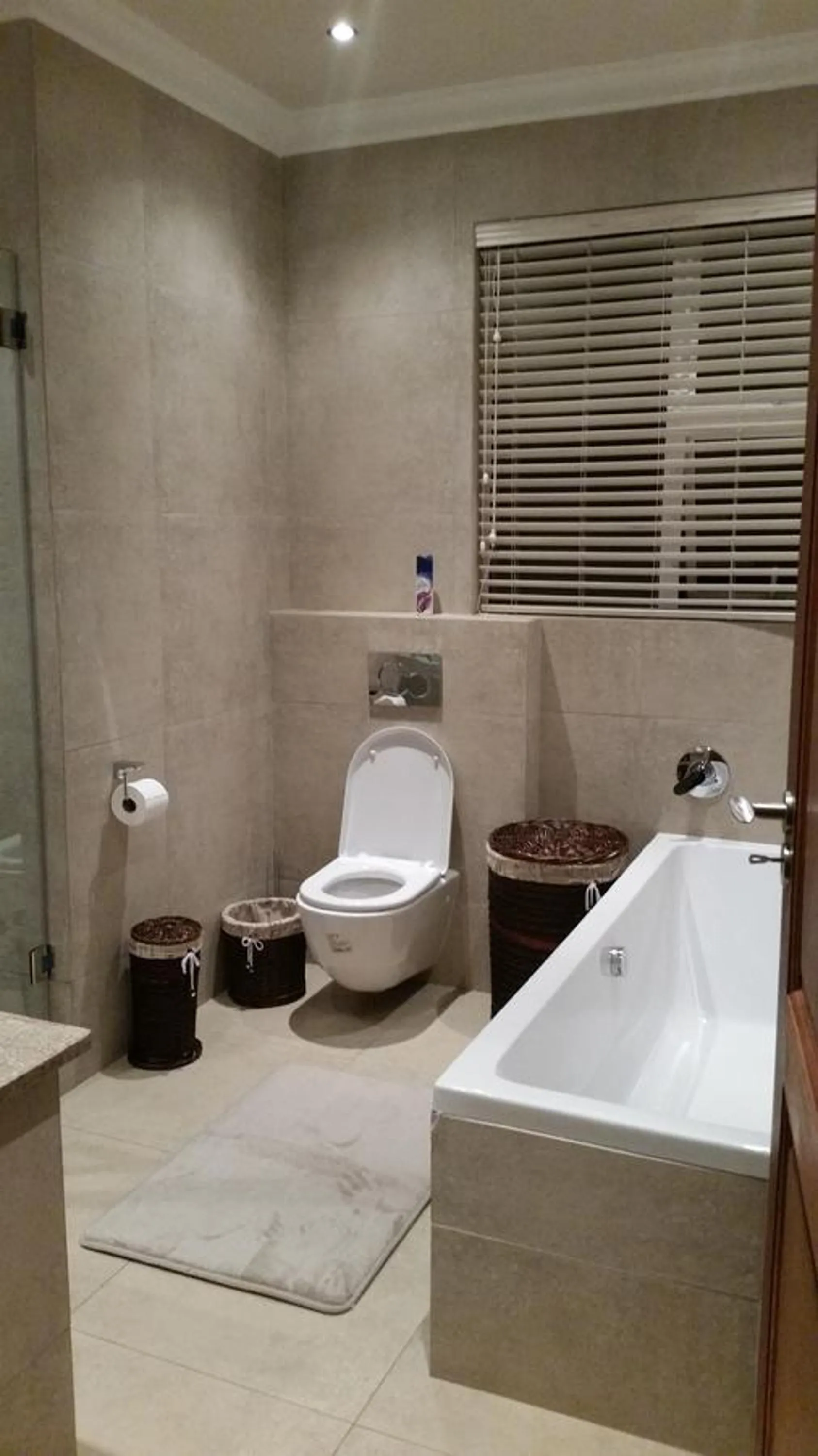 Shower in 6 On Acacia