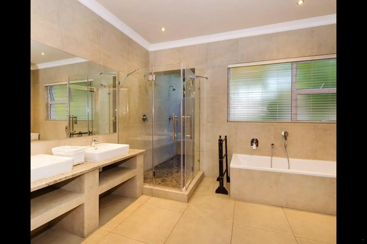 Shower in 6 On Acacia