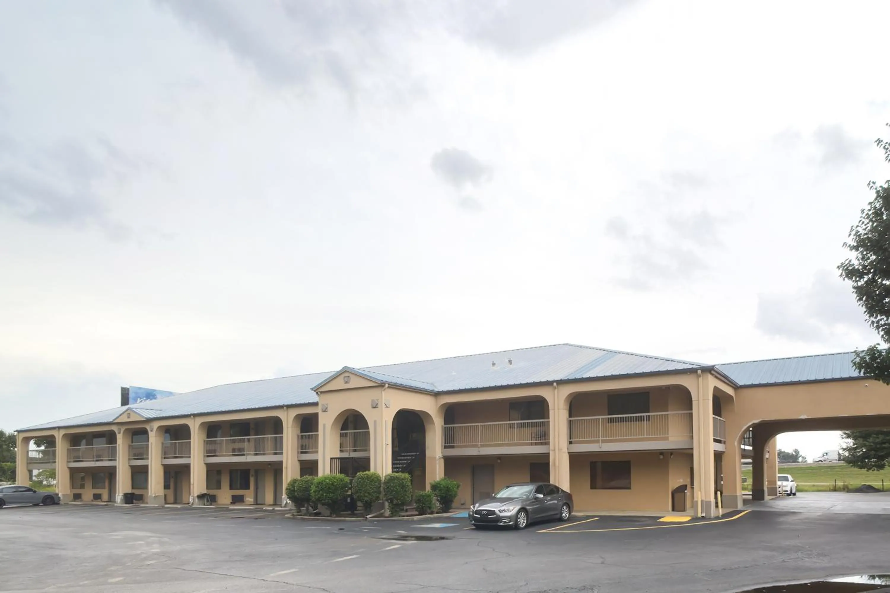 Property building in Deerfield Inn By Capital O Blytheville AR I55