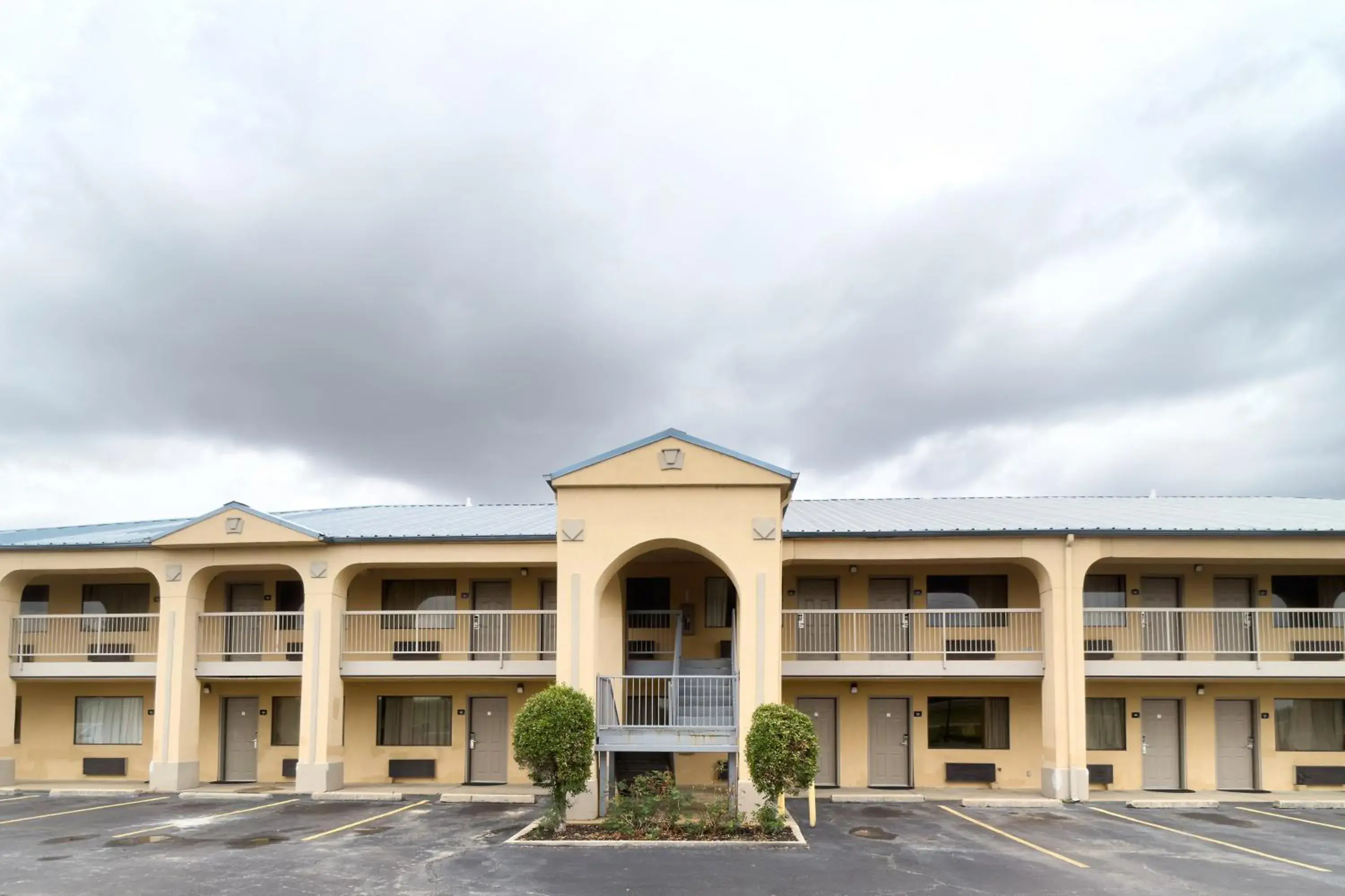 Property building in Deerfield Inn By Capital O Blytheville AR I55 Property building in Deerfield Inn By Capital O Blytheville AR I55