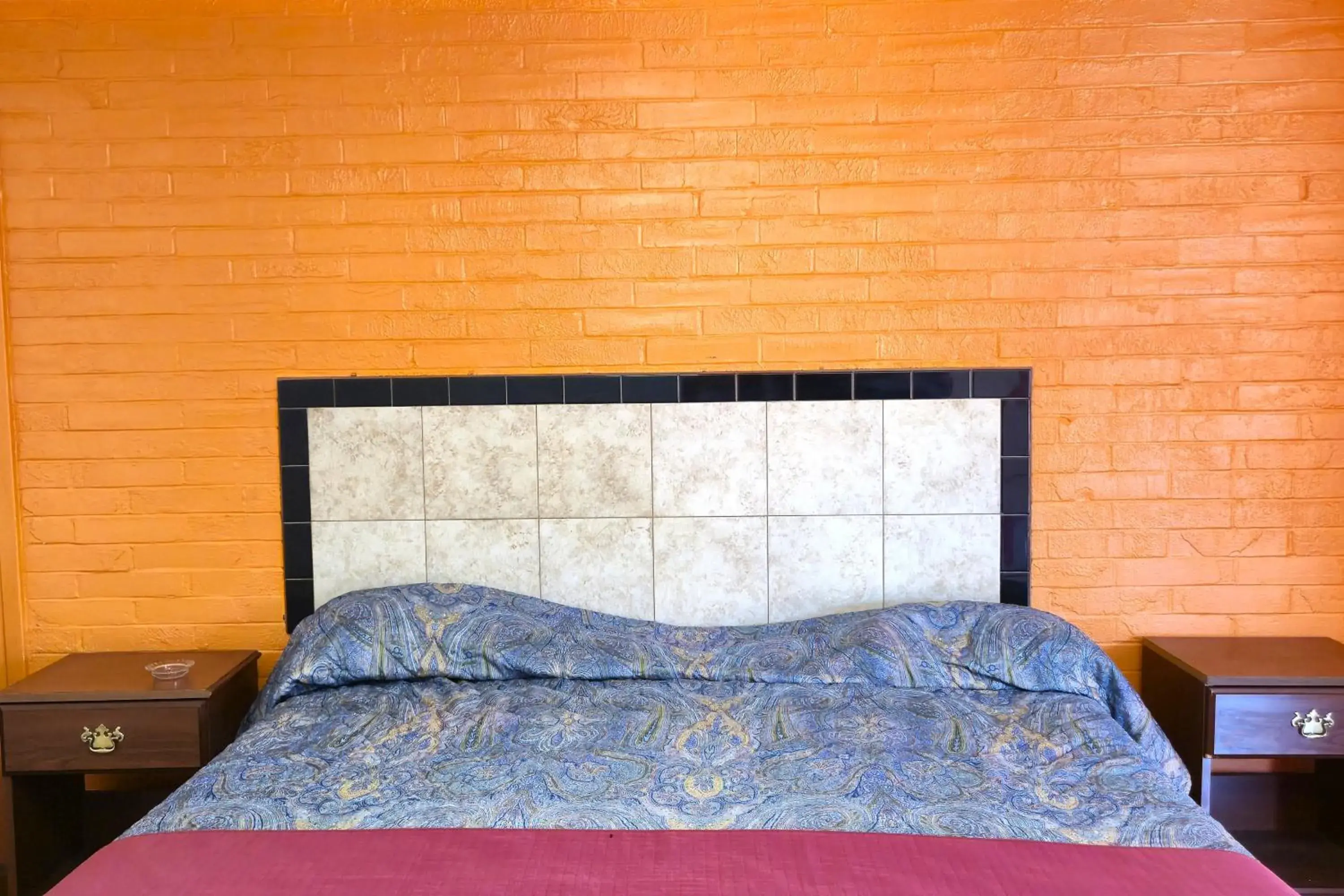 Bedroom, Bed in Way Side Inn by Hotel O Dallas near Fair Park Downtown Bedroom, Bed in Way Side Inn by Hotel O Dallas near Fair Park Downtown