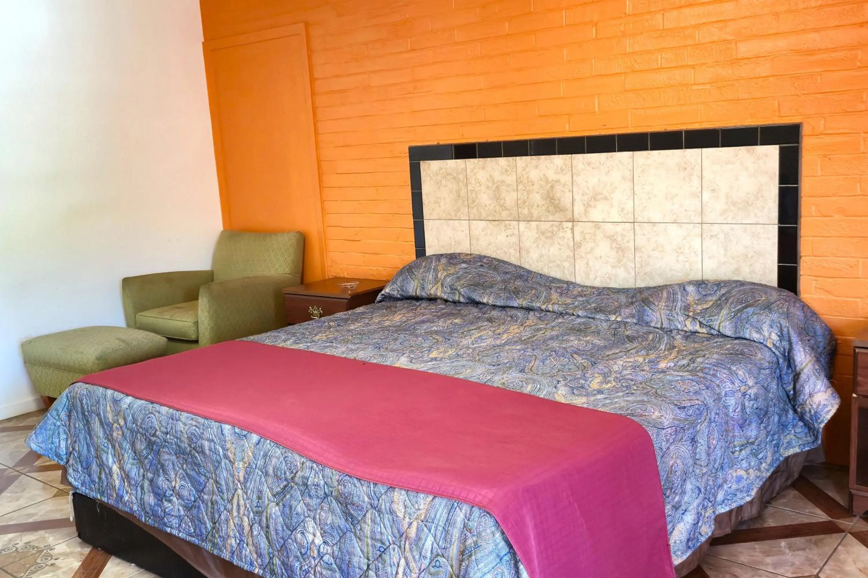 Bedroom, Bed in Way Side Inn by Hotel O Dallas near Fair Park Downtown