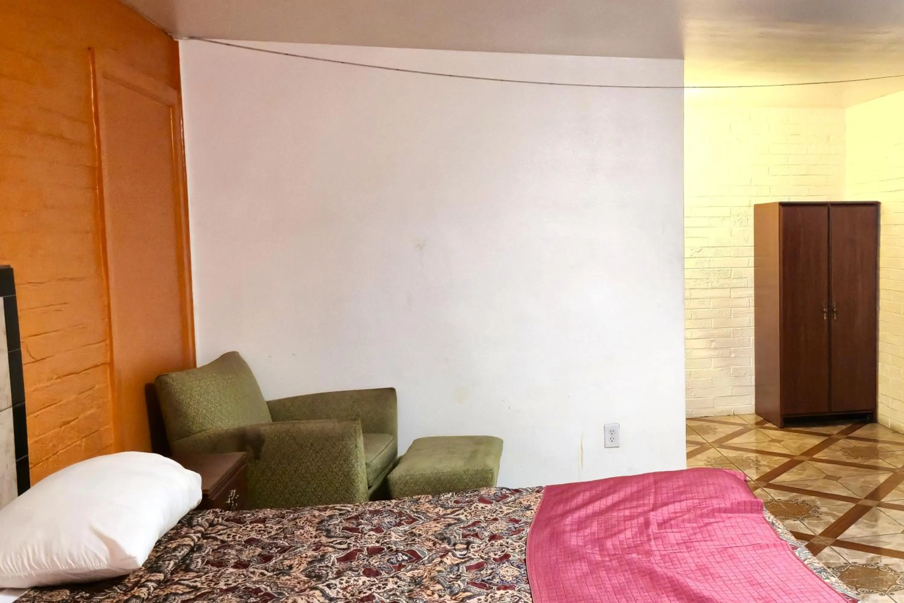 Bedroom, Bed in Way Side Inn by Hotel O Dallas near Fair Park Downtown