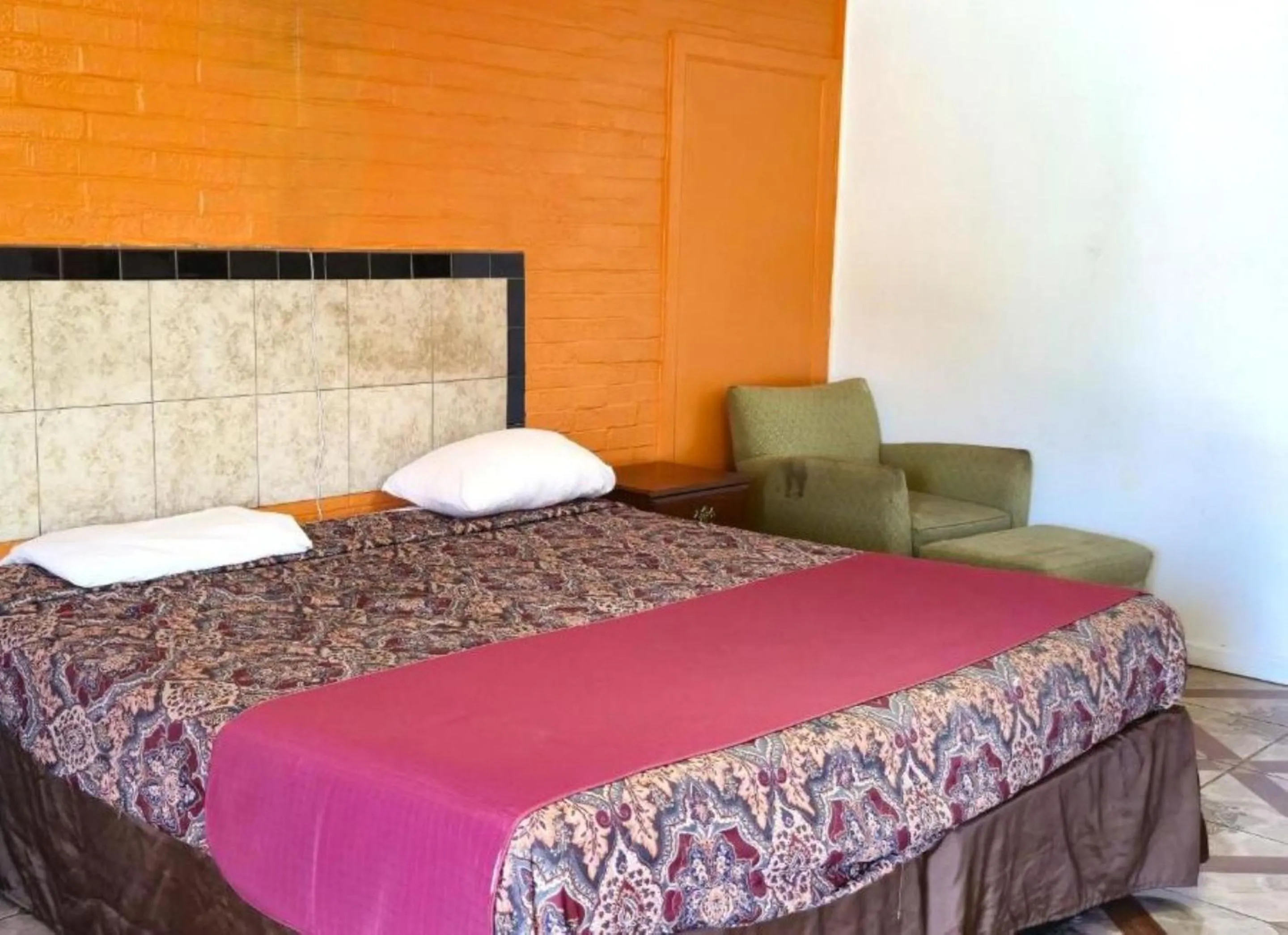 Bedroom, Bed in Way Side Inn by Hotel O Dallas near Fair Park Downtown