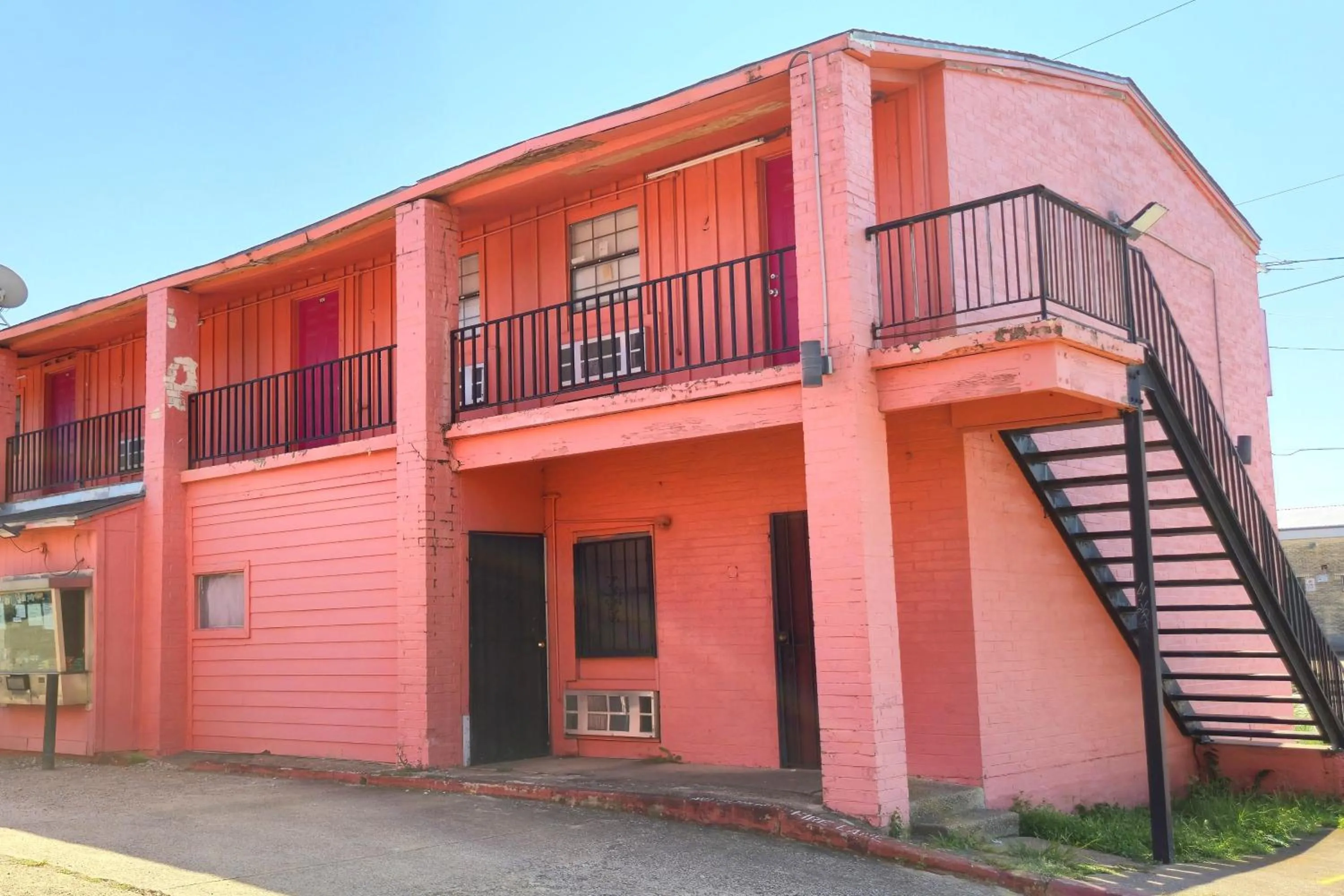 Property building in Way Side Inn by Hotel O Dallas near Fair Park Downtown