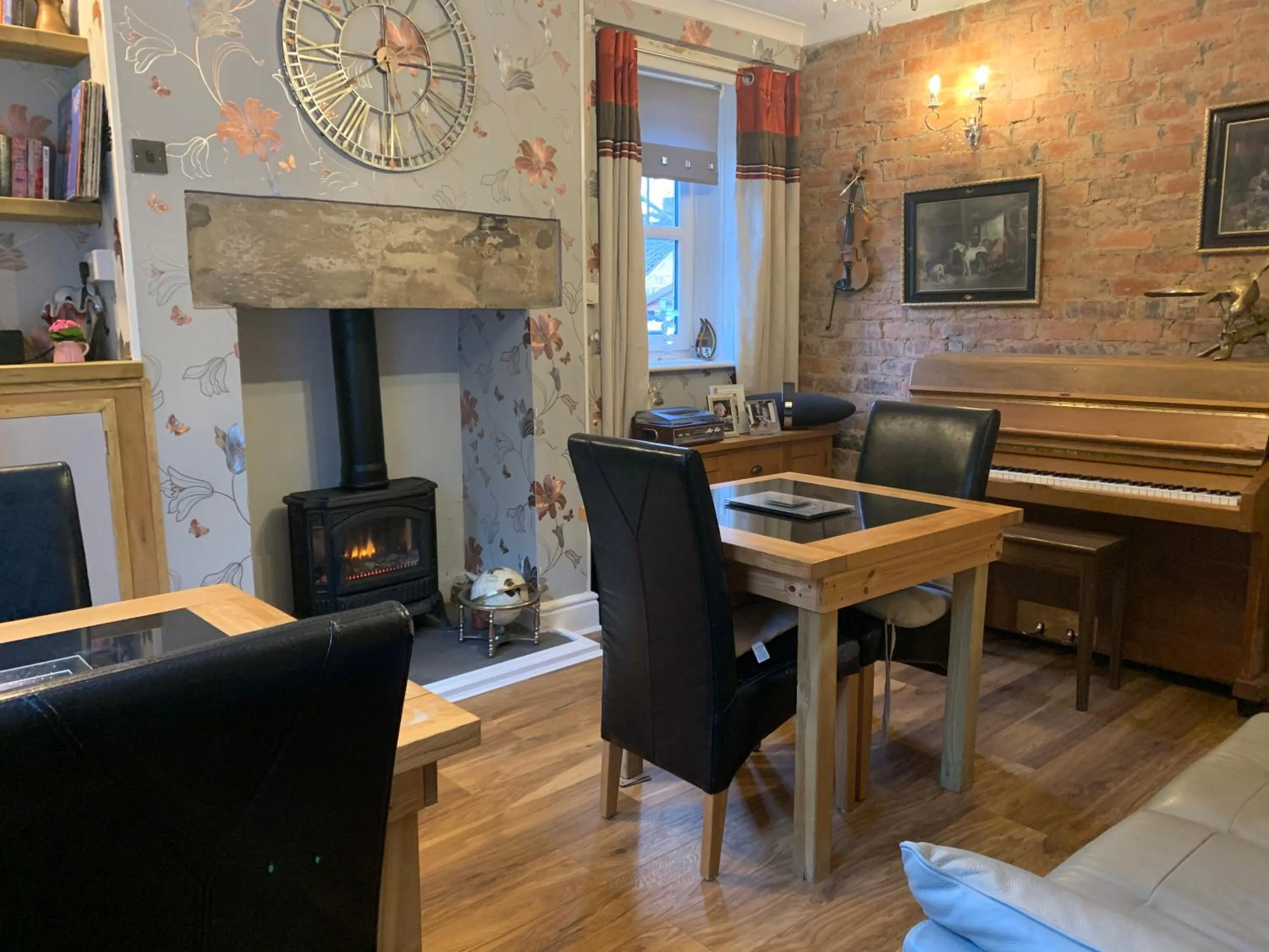 Dining area in Slayleigh B&B, Matlock