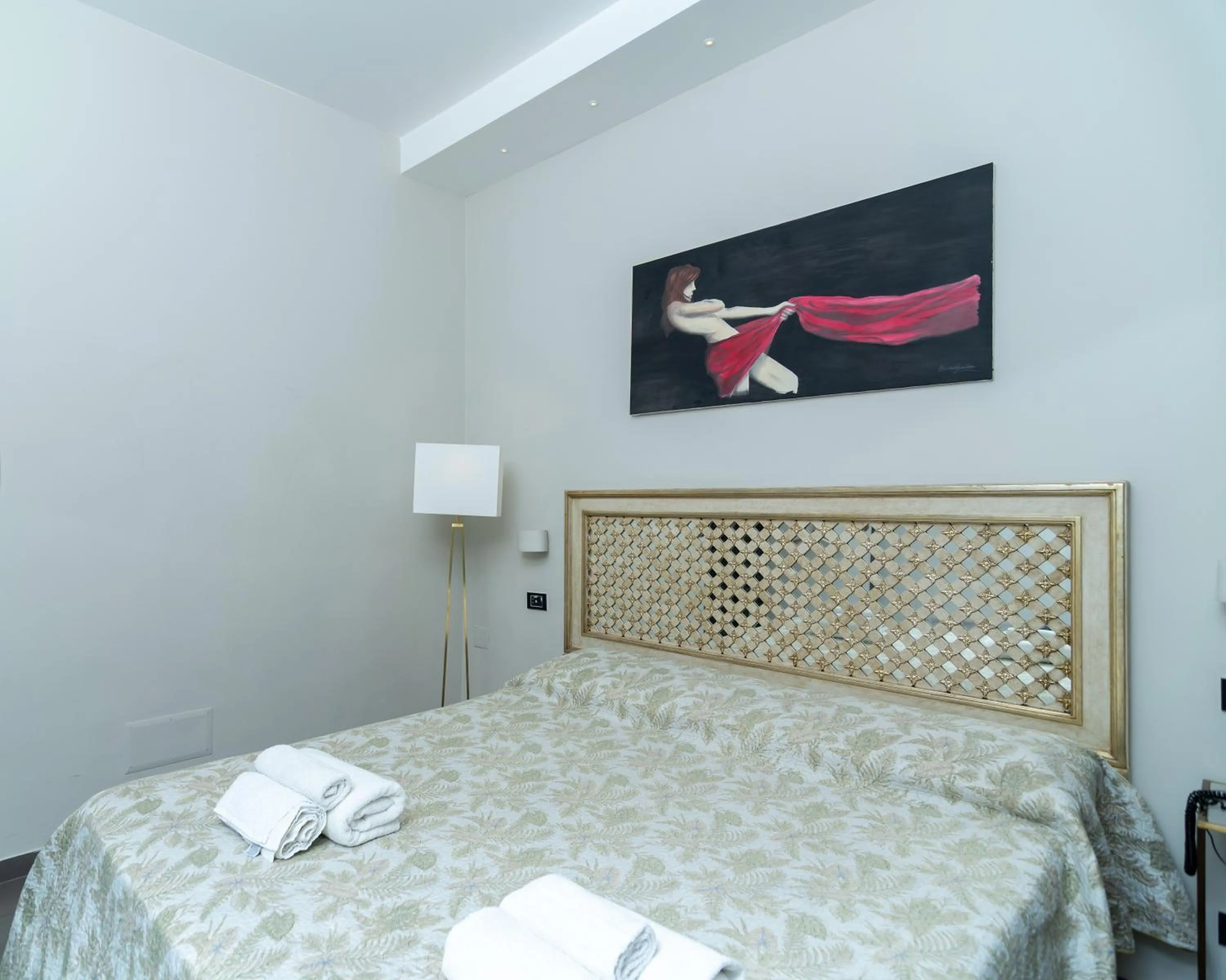 Bed in VESUVIANUS Rooms and More