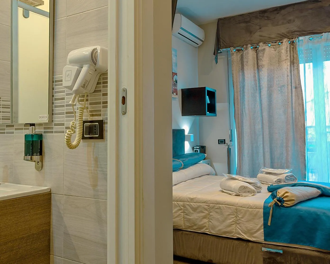 Photo of the whole room, Bed in VESUVIANUS Rooms and More