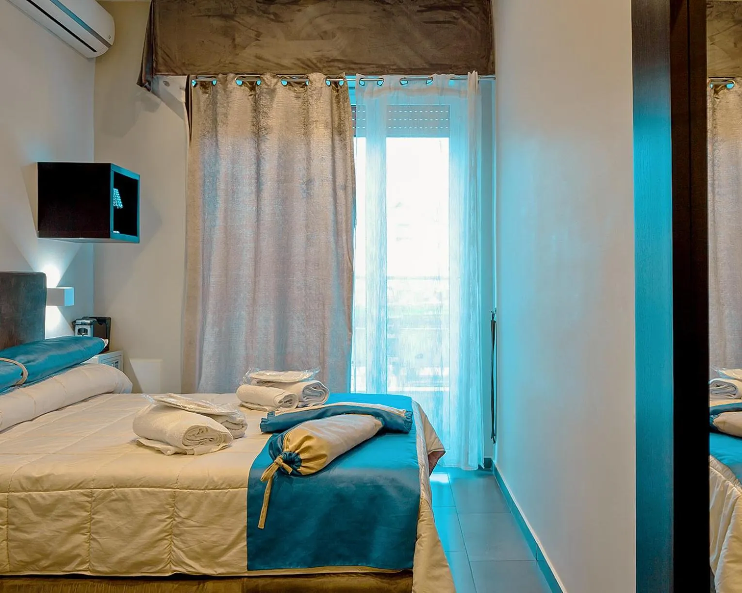 Photo of the whole room, Bed in VESUVIANUS Rooms and More