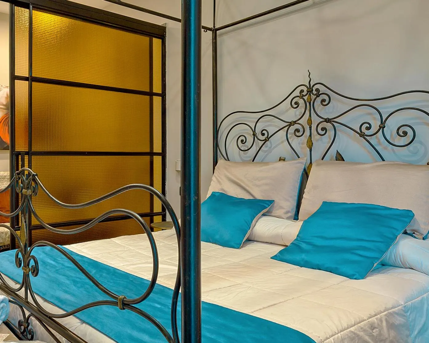 Photo of the whole room, Bed in VESUVIANUS Rooms and More