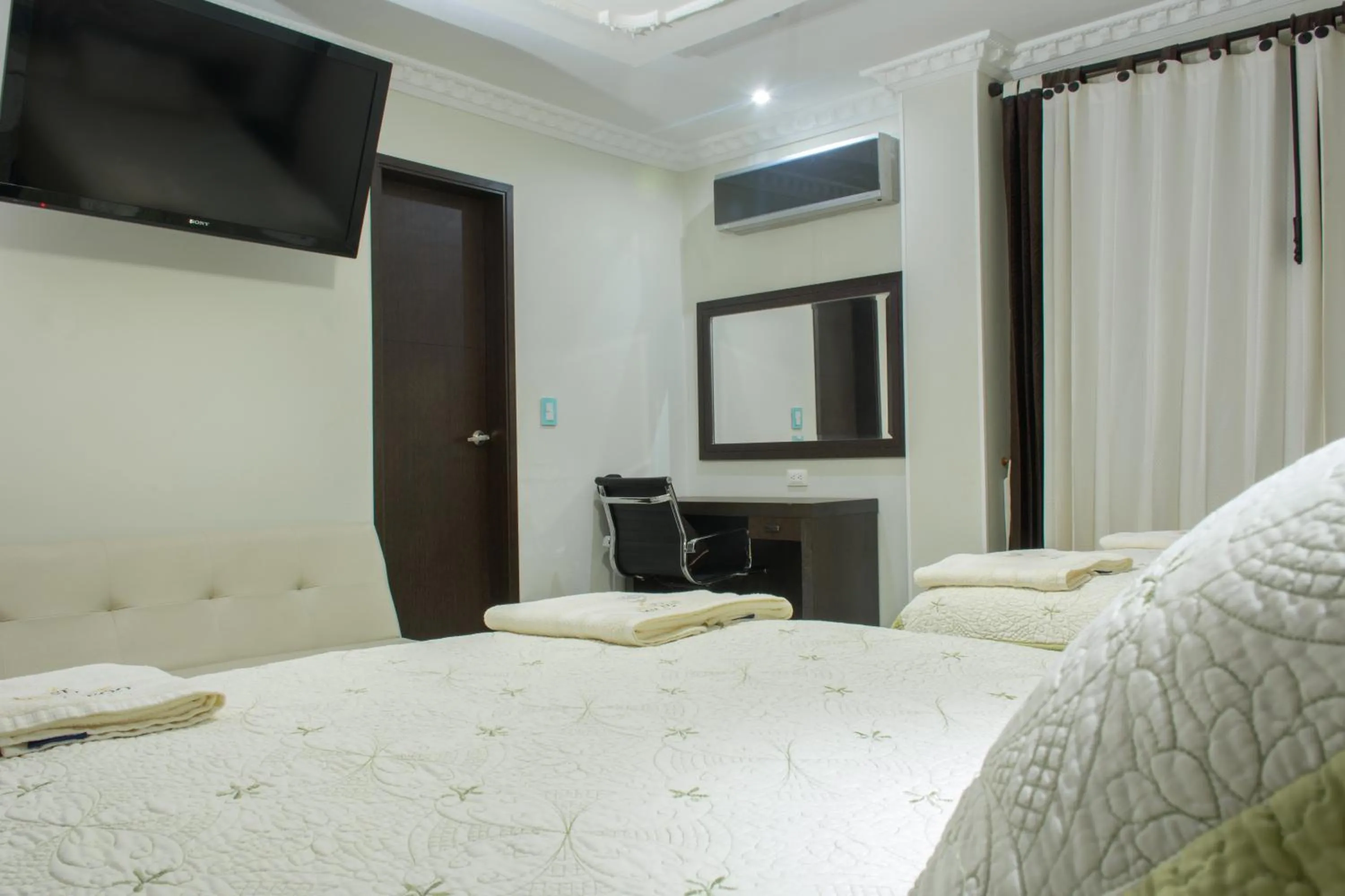 Bedroom, Bed in Hotel San Diego