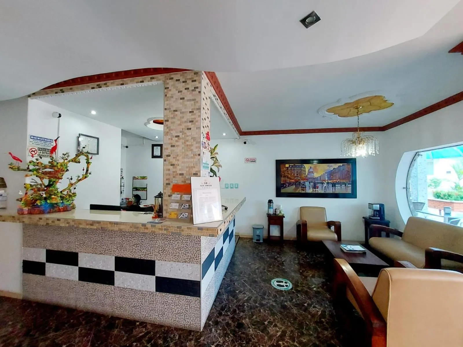 Communal lounge/ TV room in Hotel San Diego