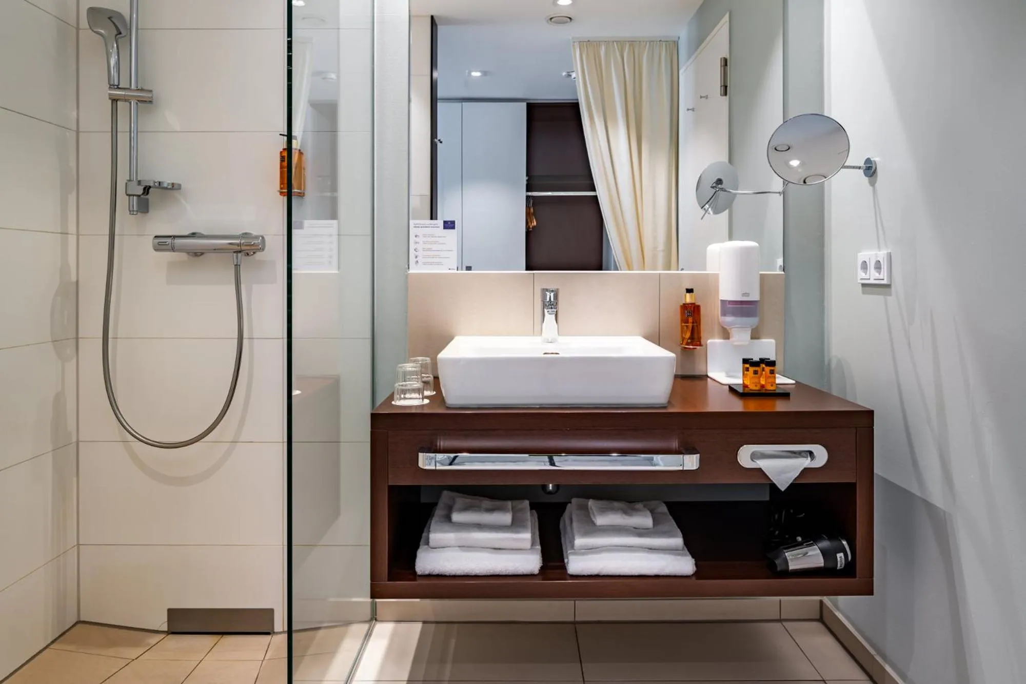 Shower in Hotel König Albert