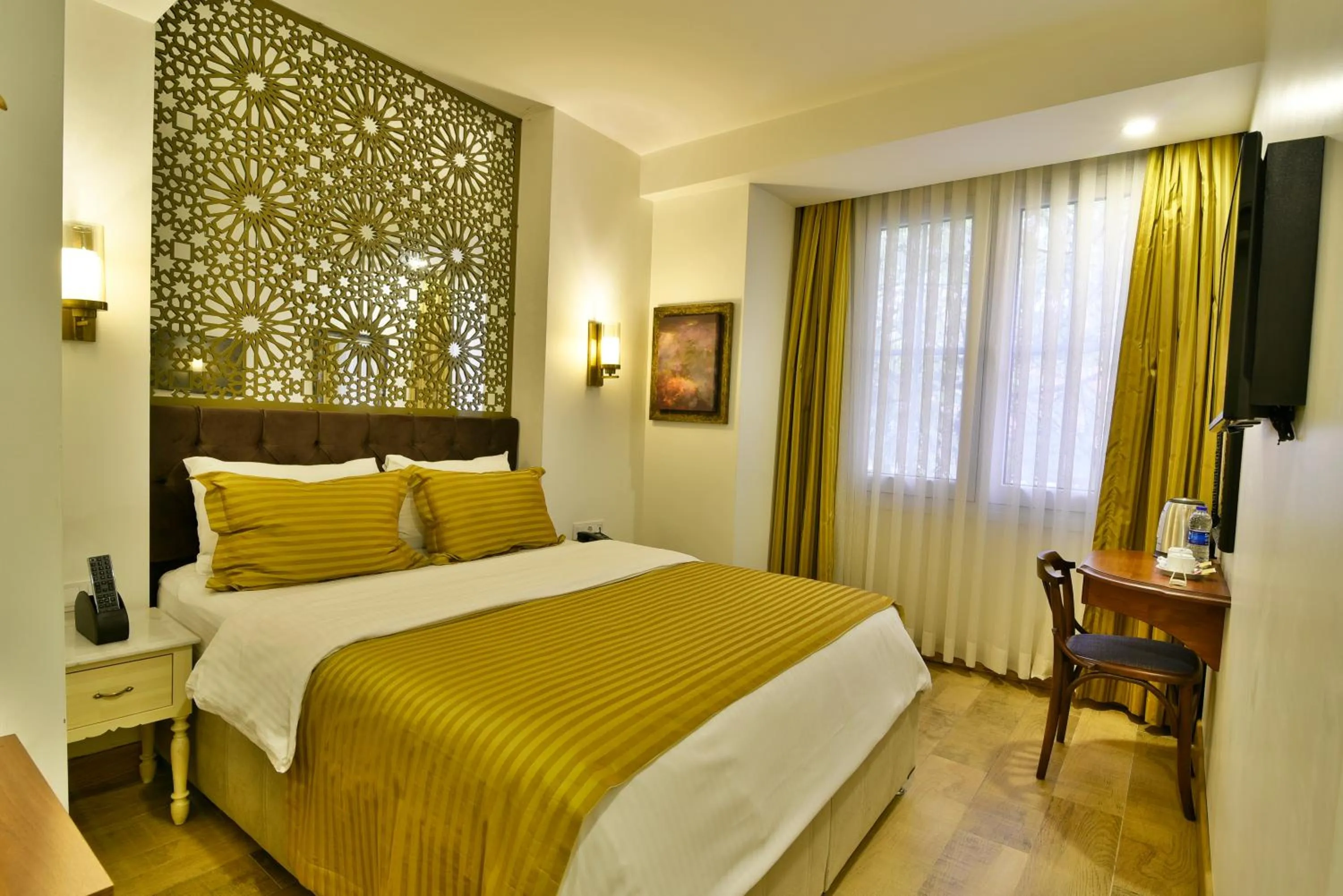 Bedroom, Bed in Istanbul Life Hotel