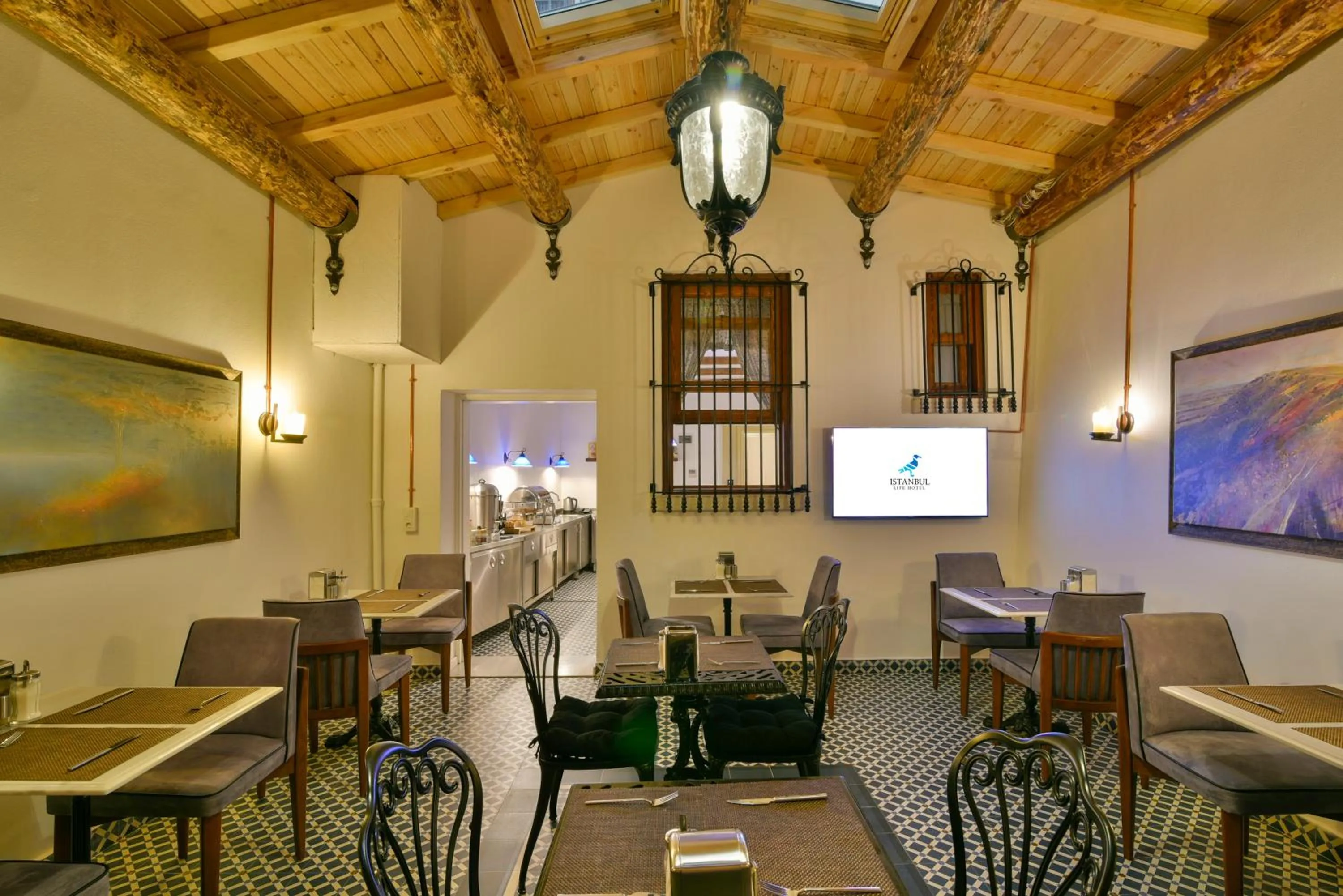 Restaurant/places to eat in Istanbul Life Hotel