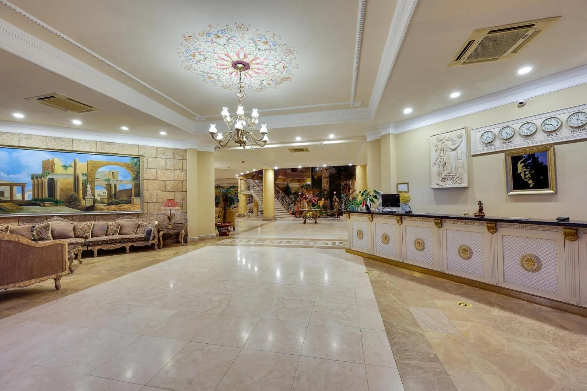 Lobby or reception in Güre Saruhan Termal Otel