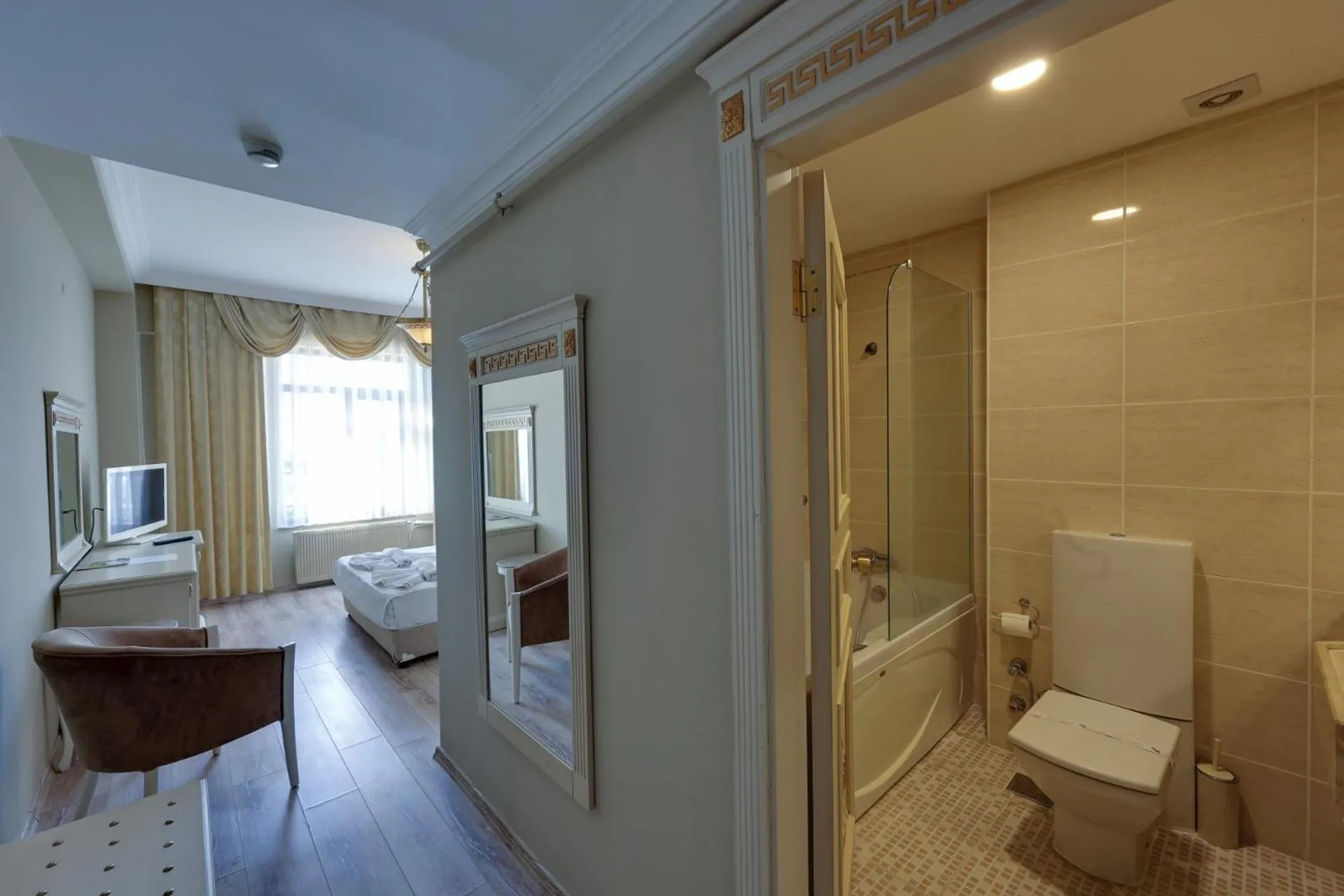 Photo of the whole room in Güre Saruhan Termal Otel