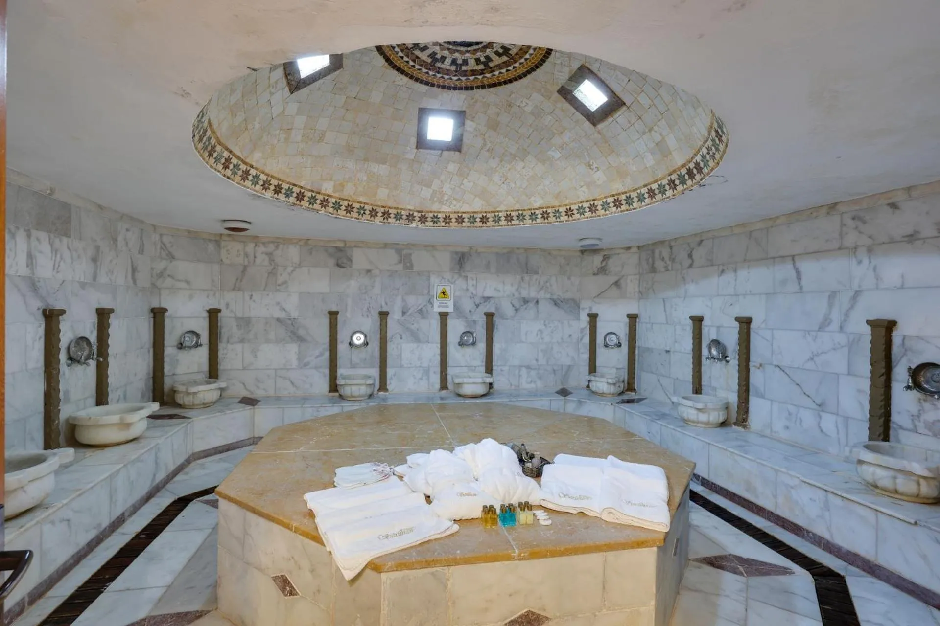 Public Bath in Güre Saruhan Termal Otel