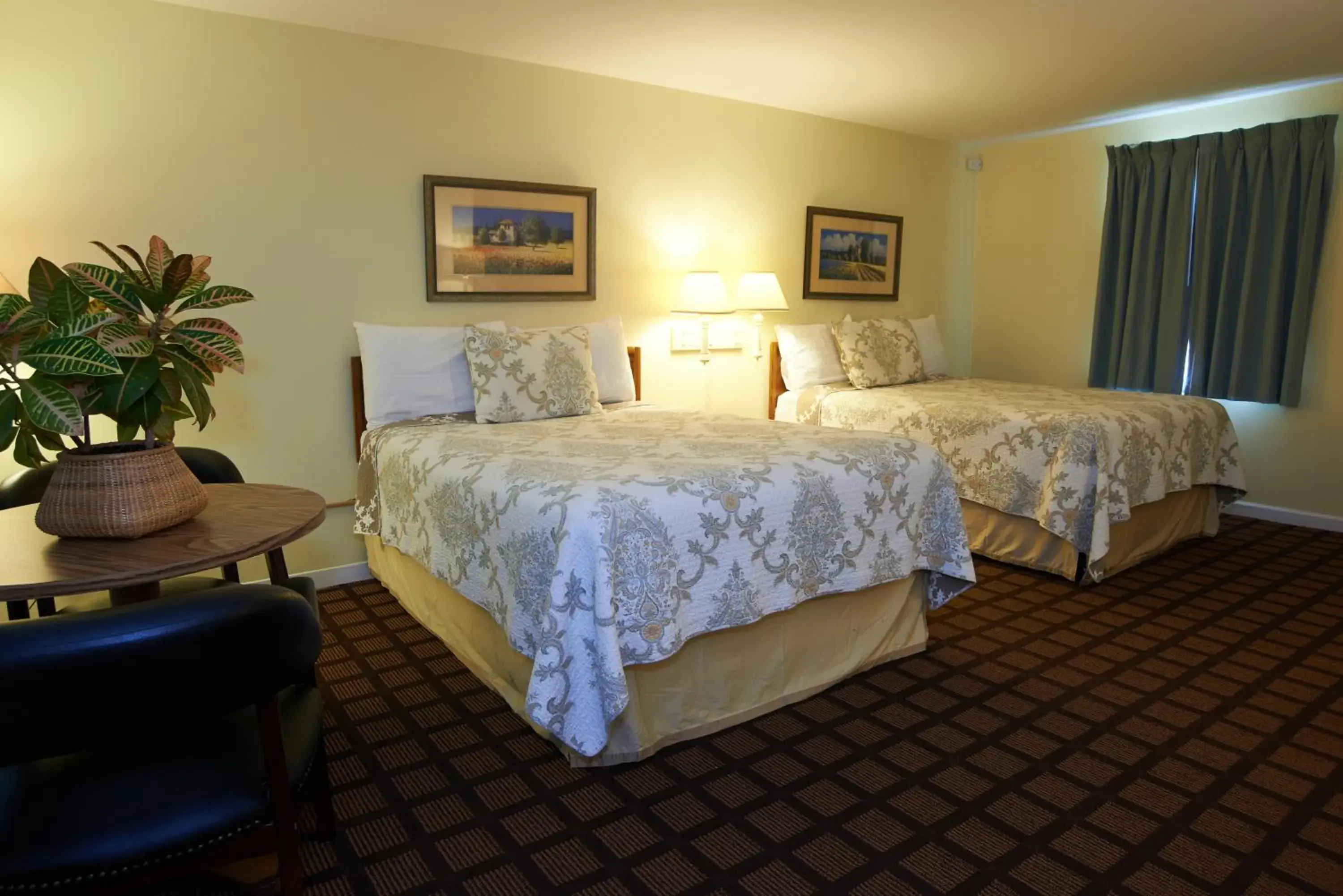 Deluxe Double Room with Bath in Clinton Motel Deluxe Double Room with Bath in Clinton Motel