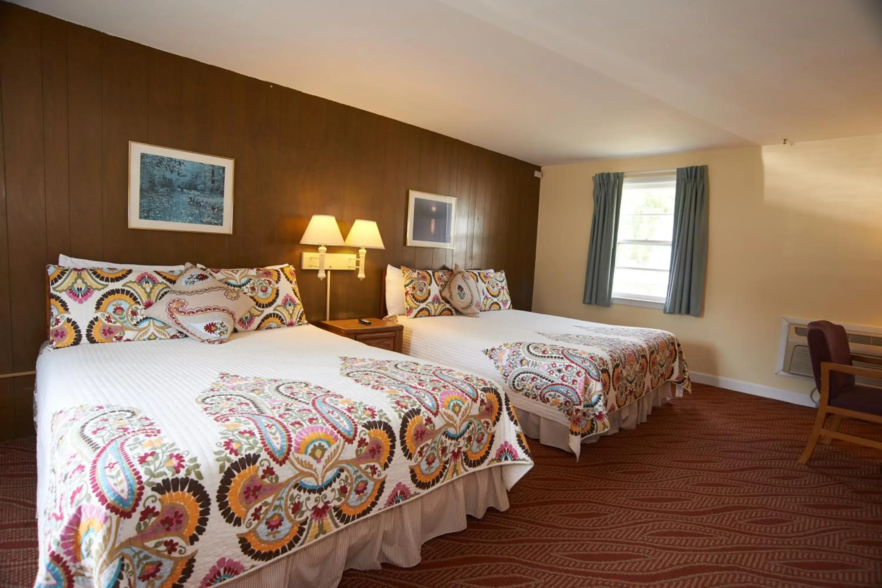 Deluxe Queen Room in Clinton Motel Deluxe Queen Room in Clinton Motel